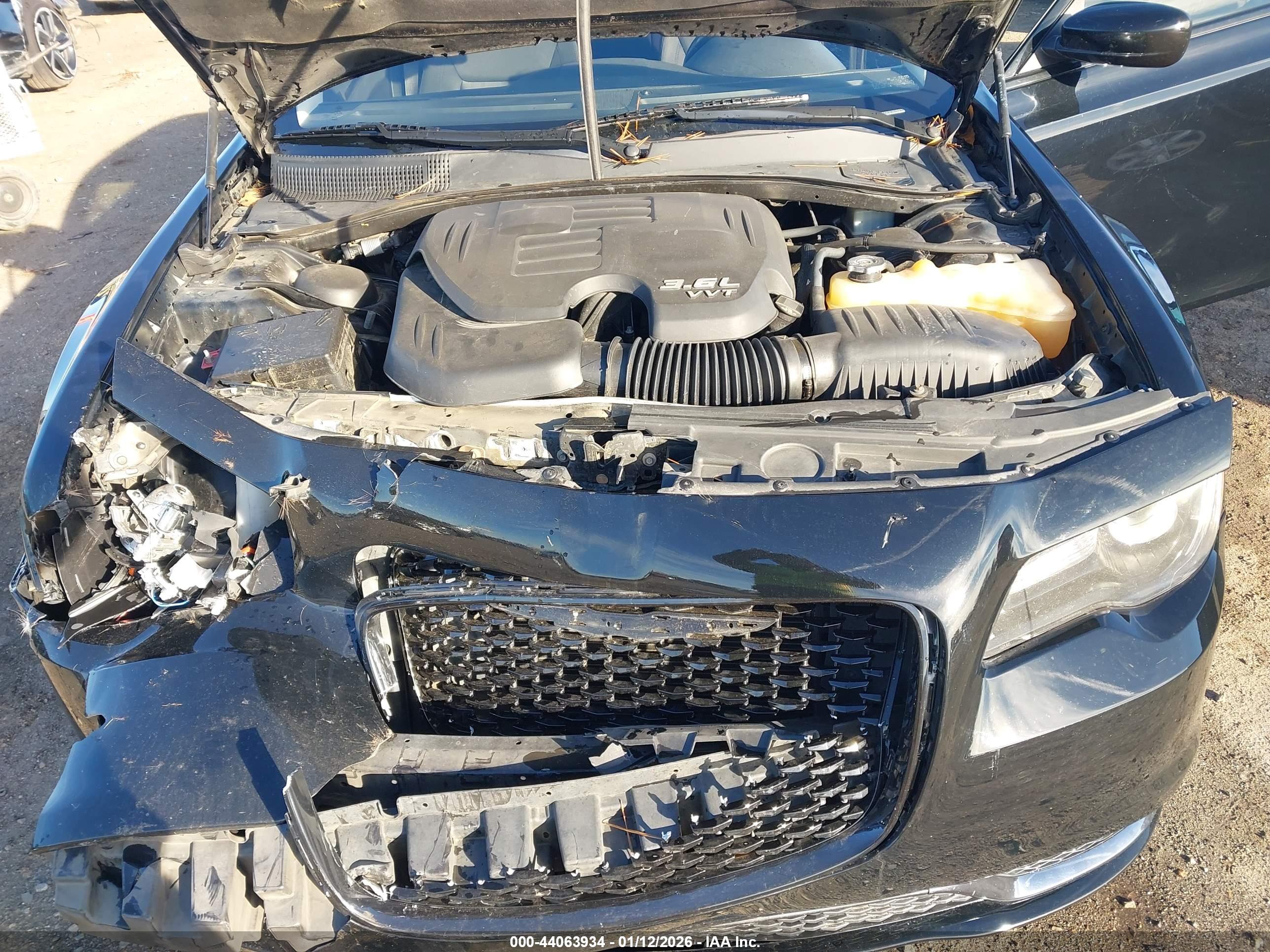 CHRYSLER 300 image 10