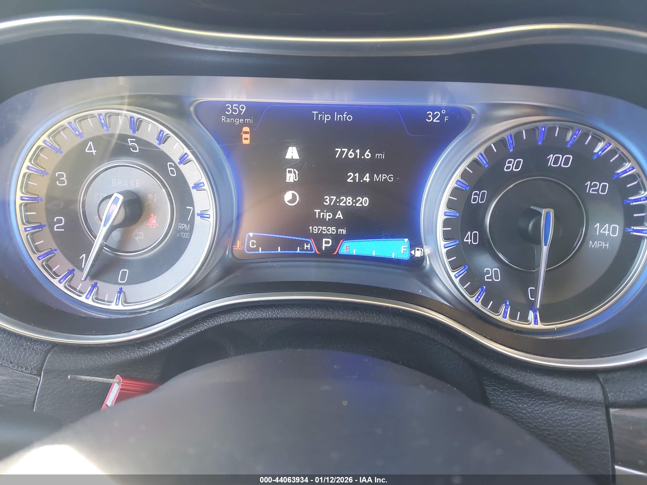 CHRYSLER 300 image 7