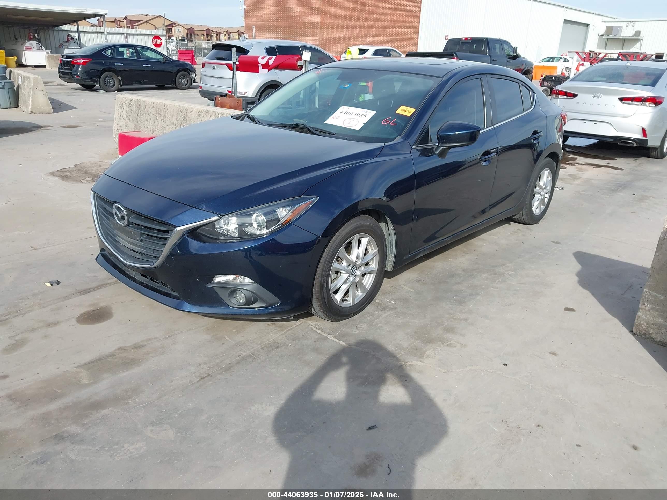 MAZDA MAZDA3 image 2