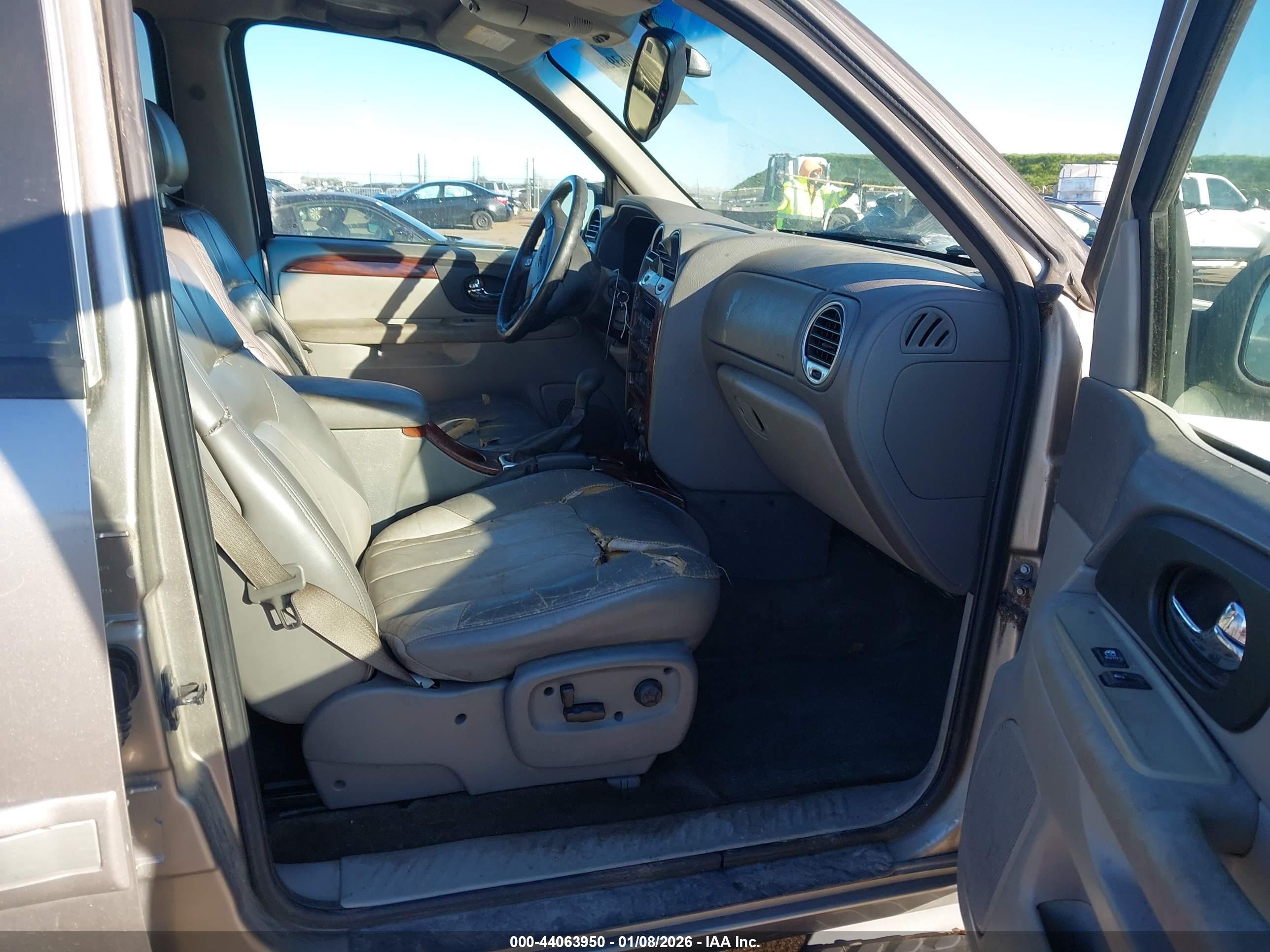 GMC ENVOY image 5