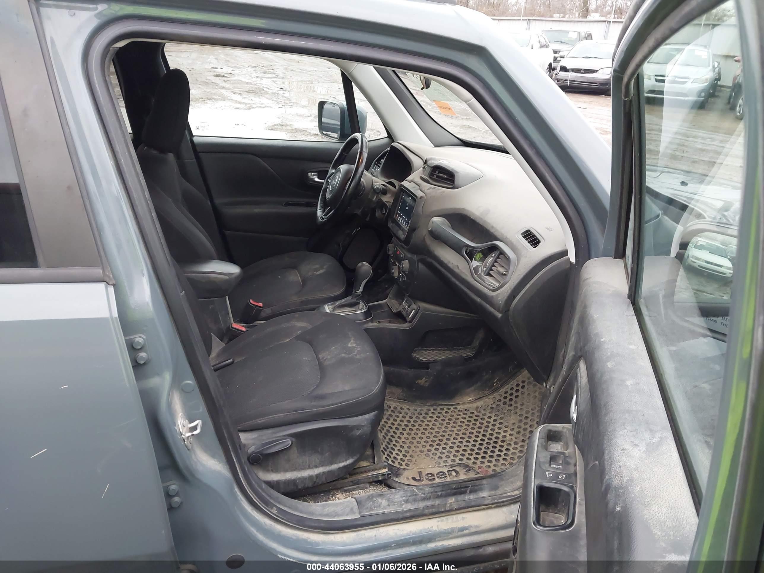 JEEP RENEGADE image 5