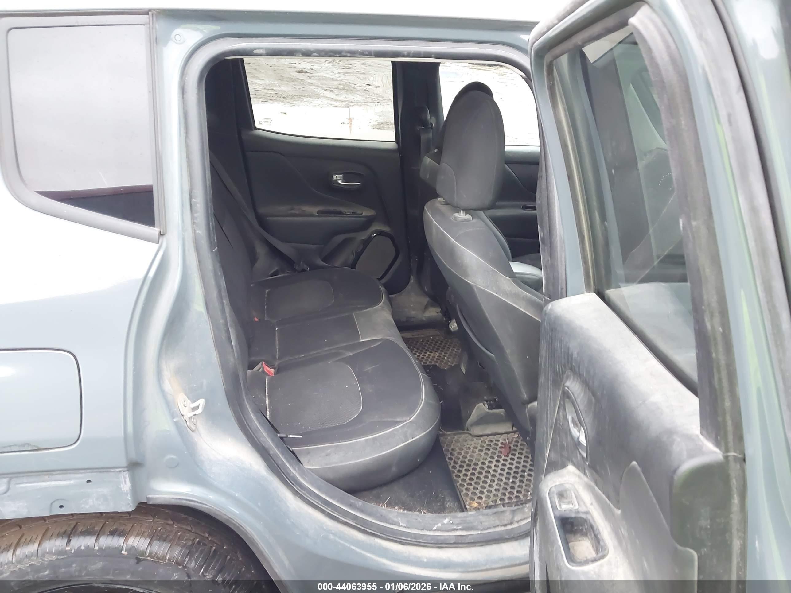 JEEP RENEGADE image 8