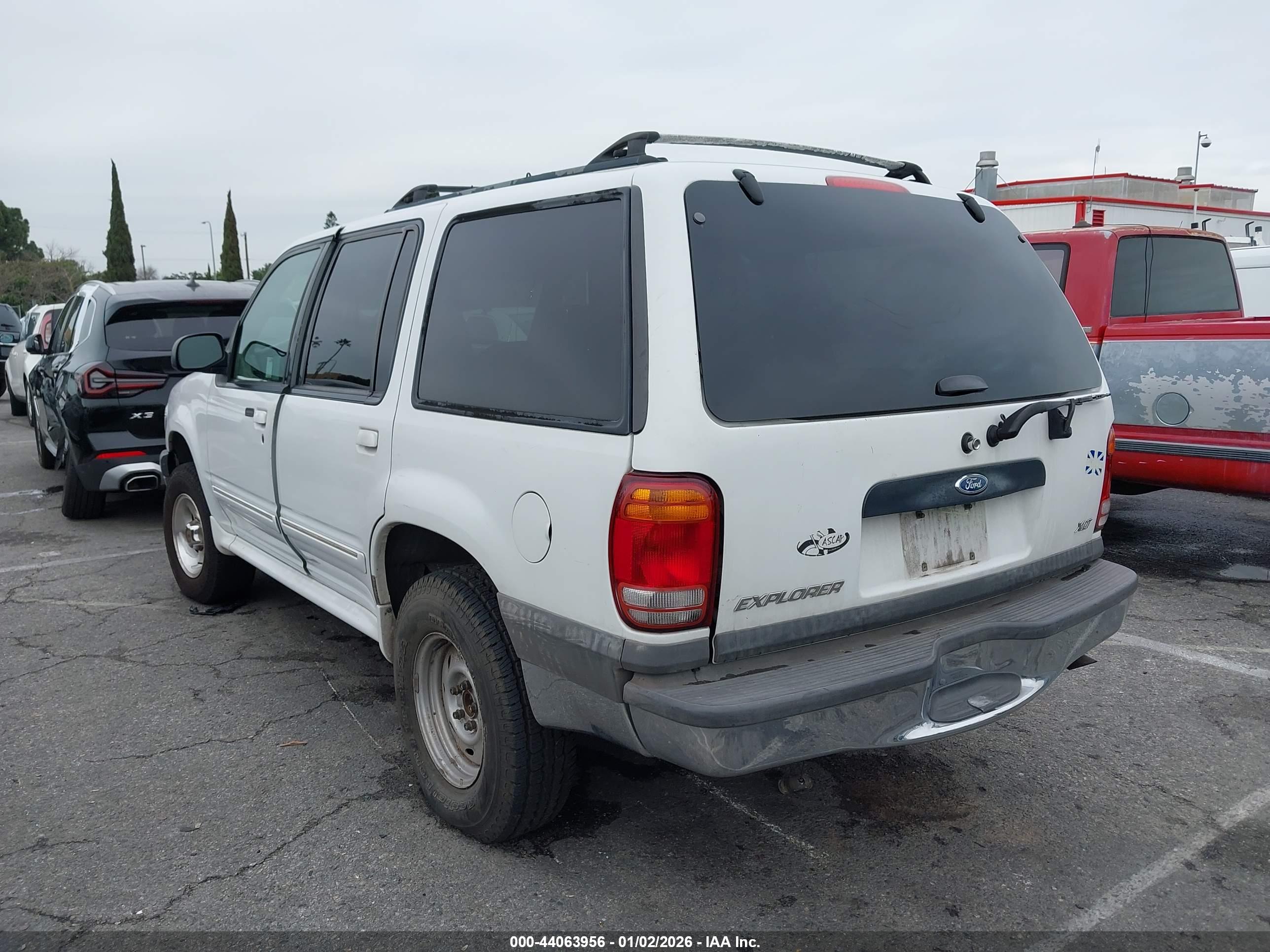 FORD EXPLORER image 3