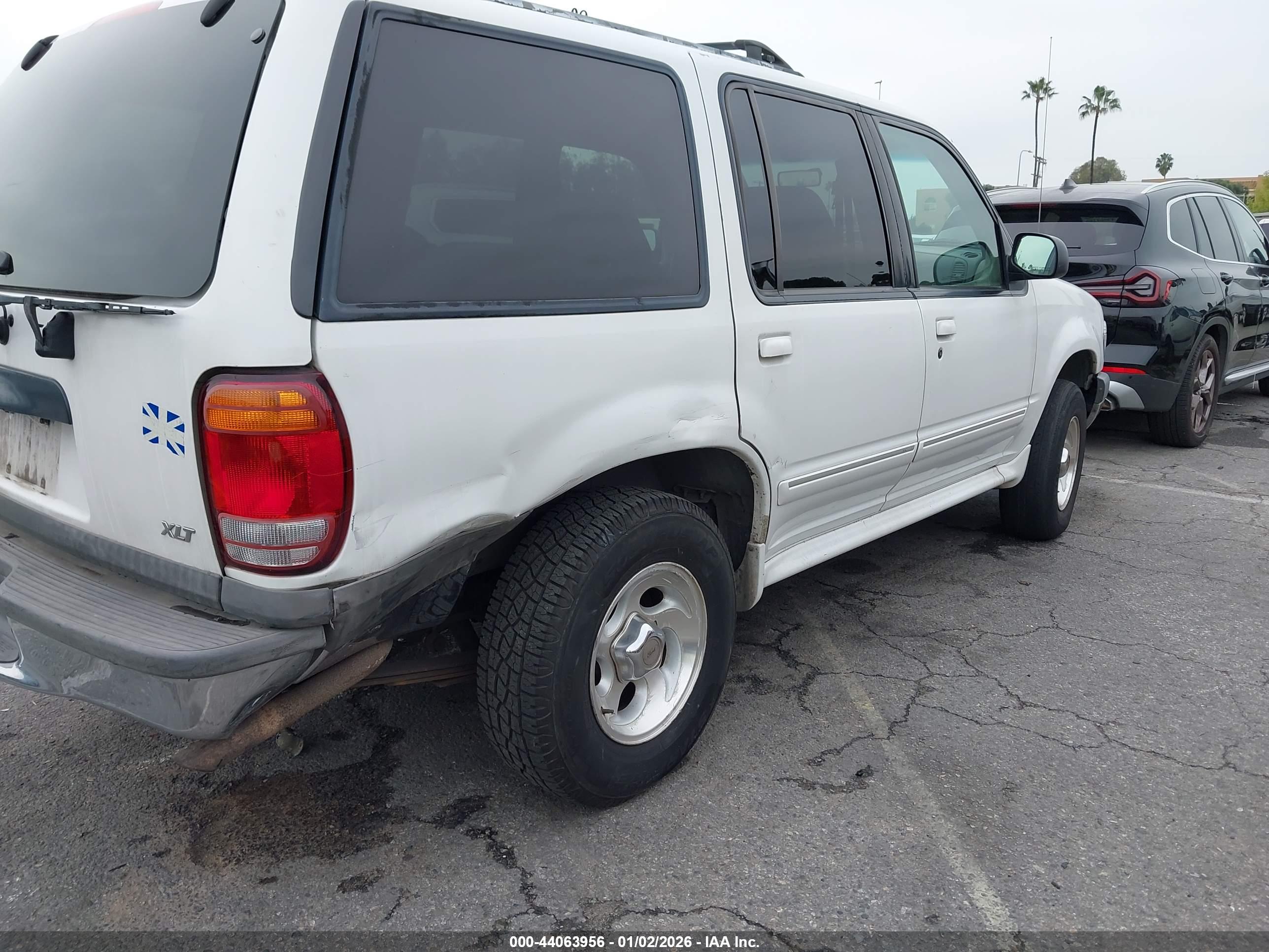 FORD EXPLORER image 6