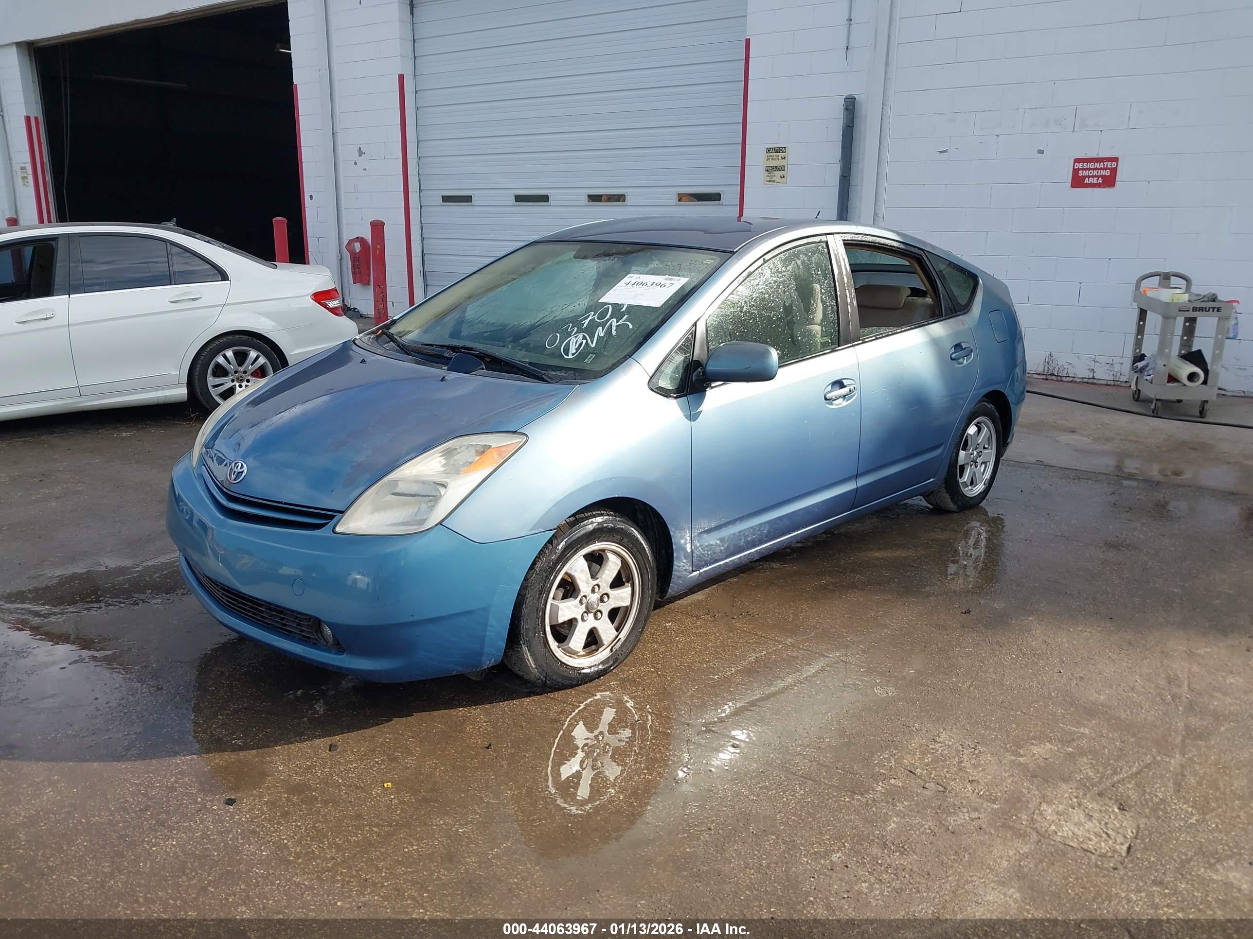 TOYOTA PRIUS image 2