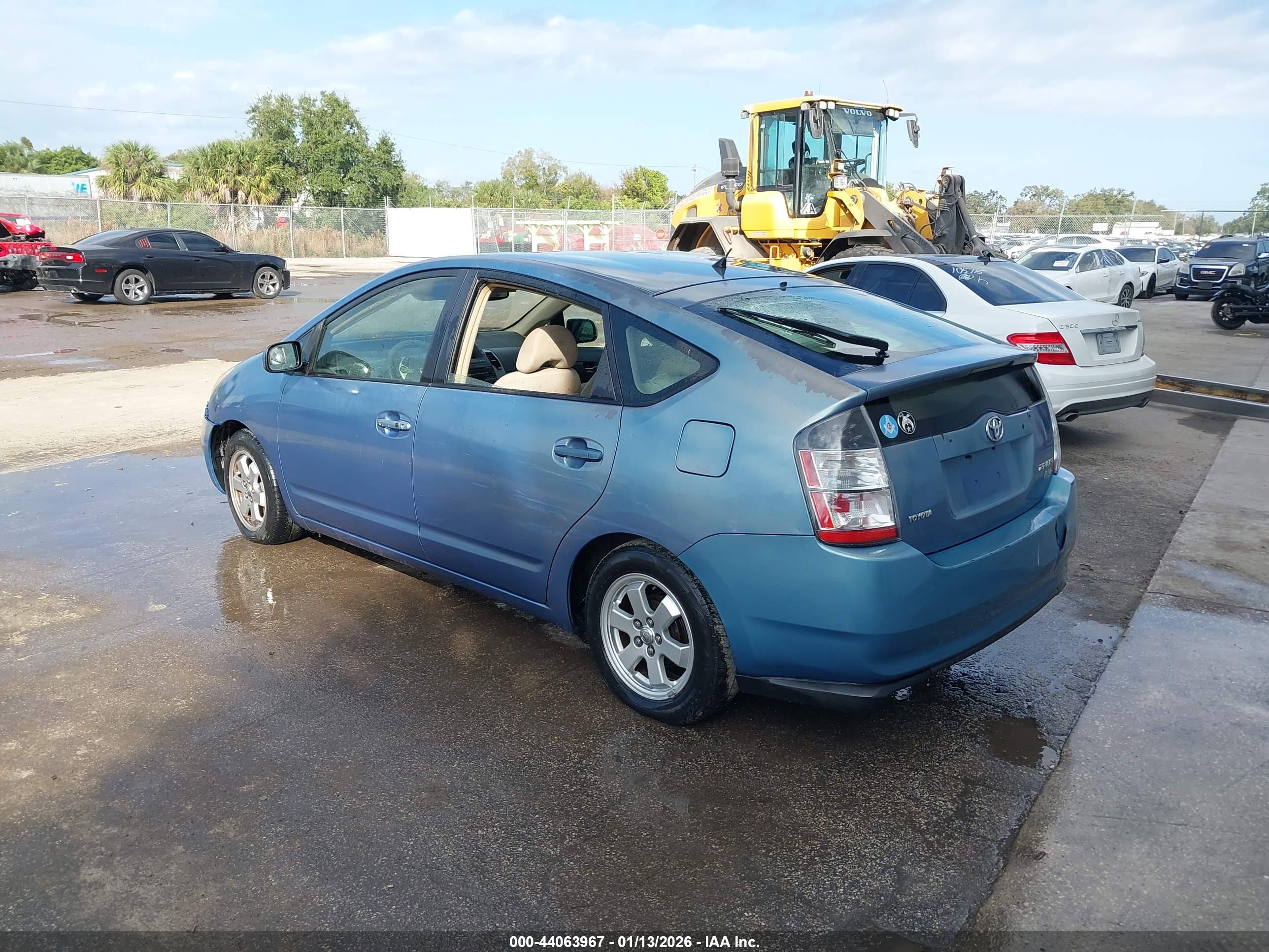 TOYOTA PRIUS image 3