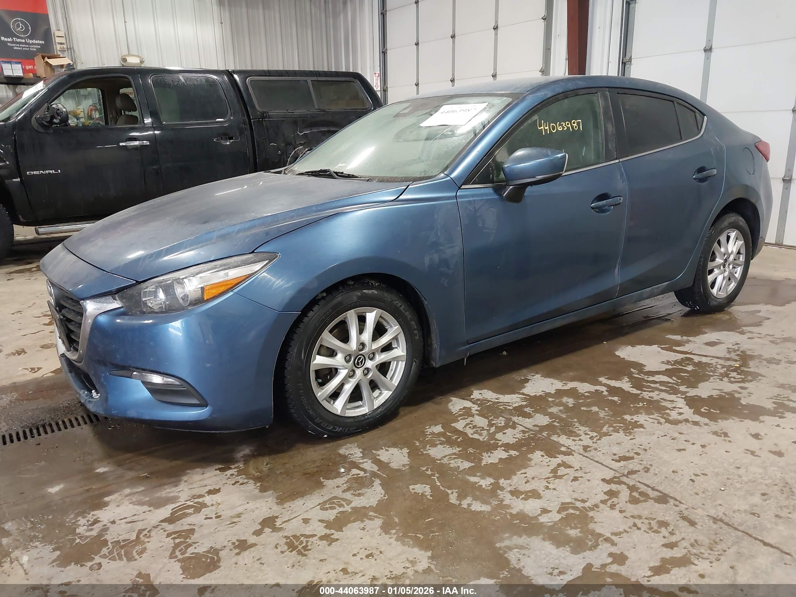 MAZDA MAZDA3 image 2