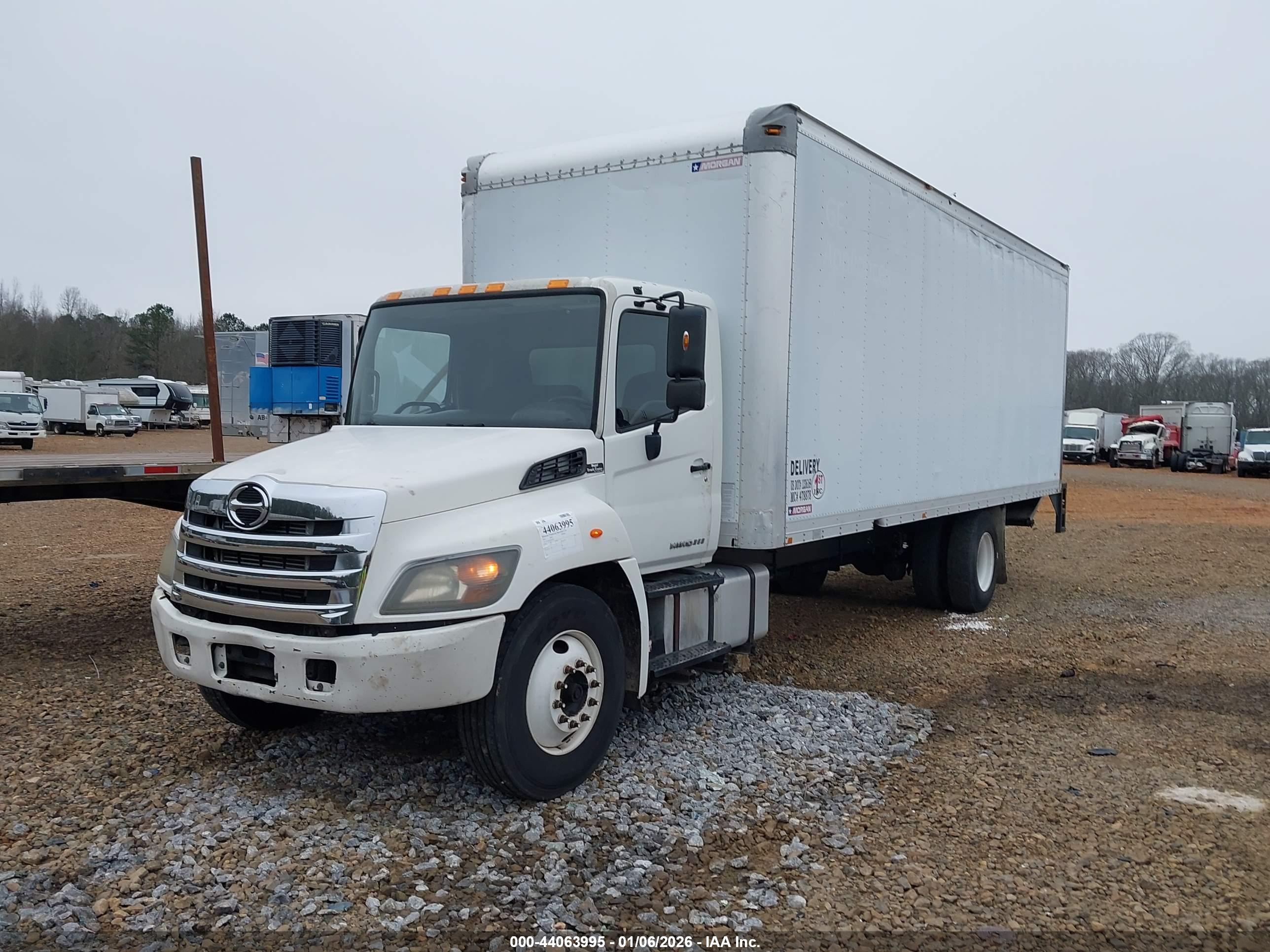 HINO 258/268 image 2