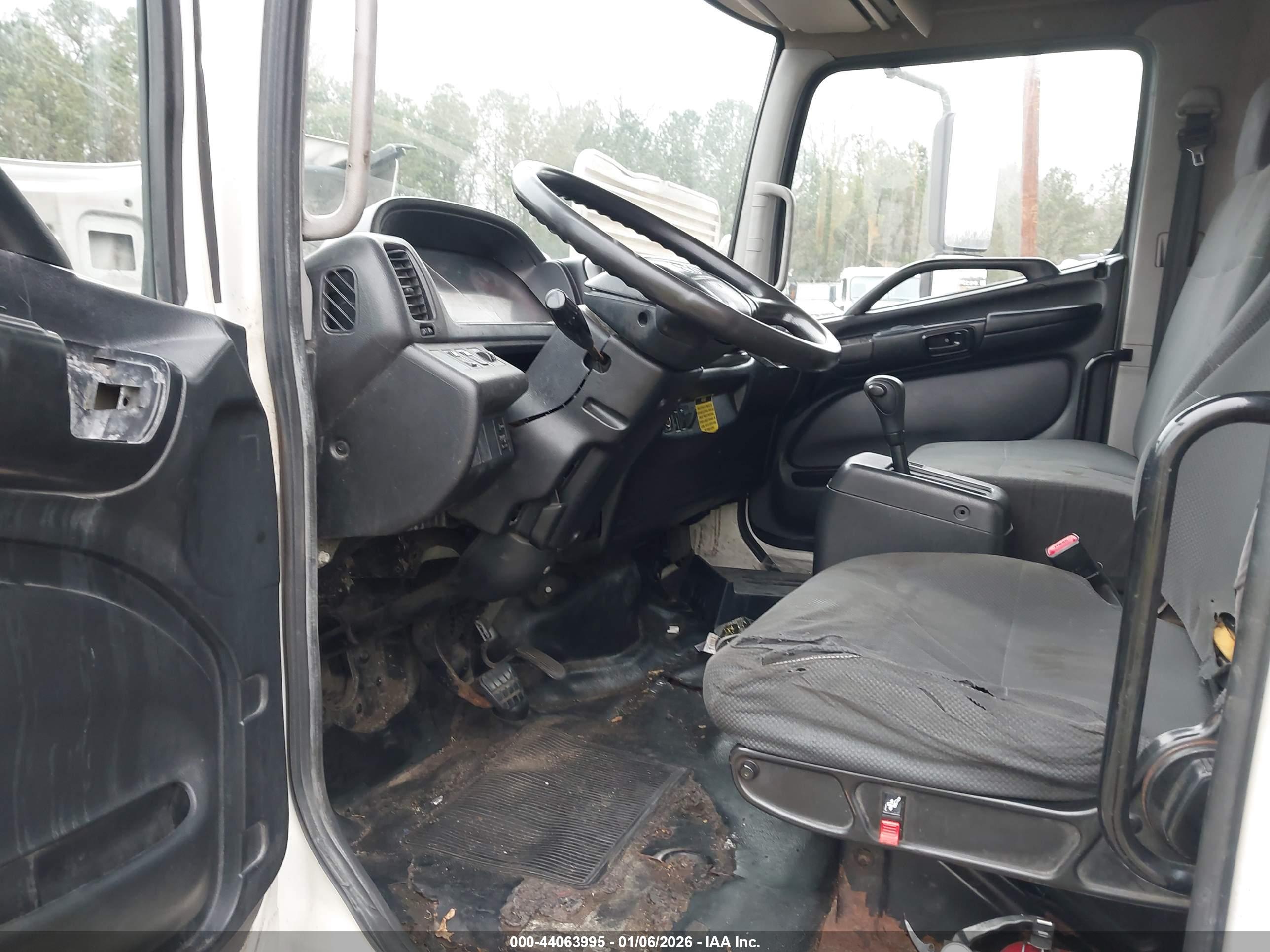 HINO 258/268 image 7