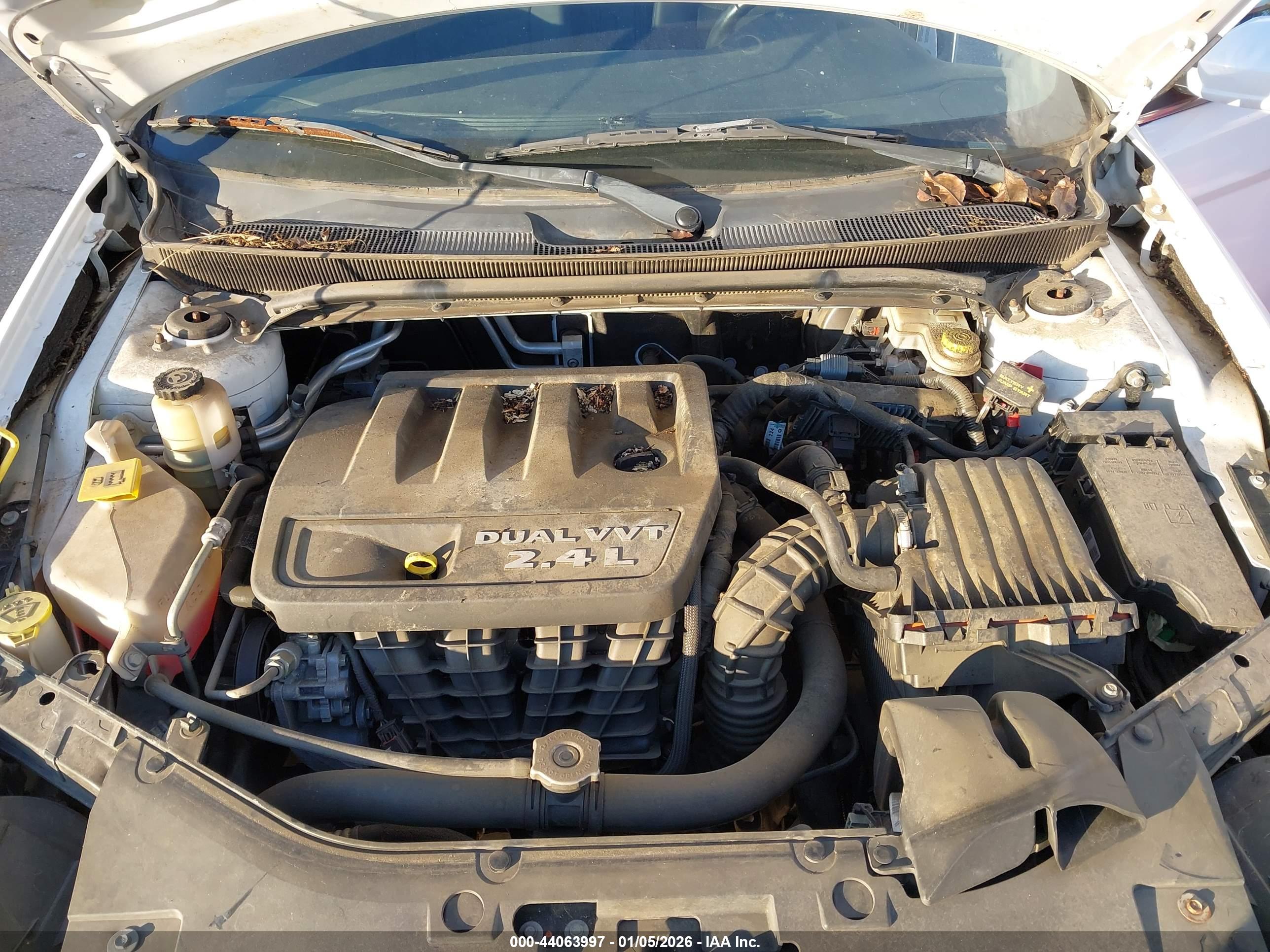 CHRYSLER 200 image 10