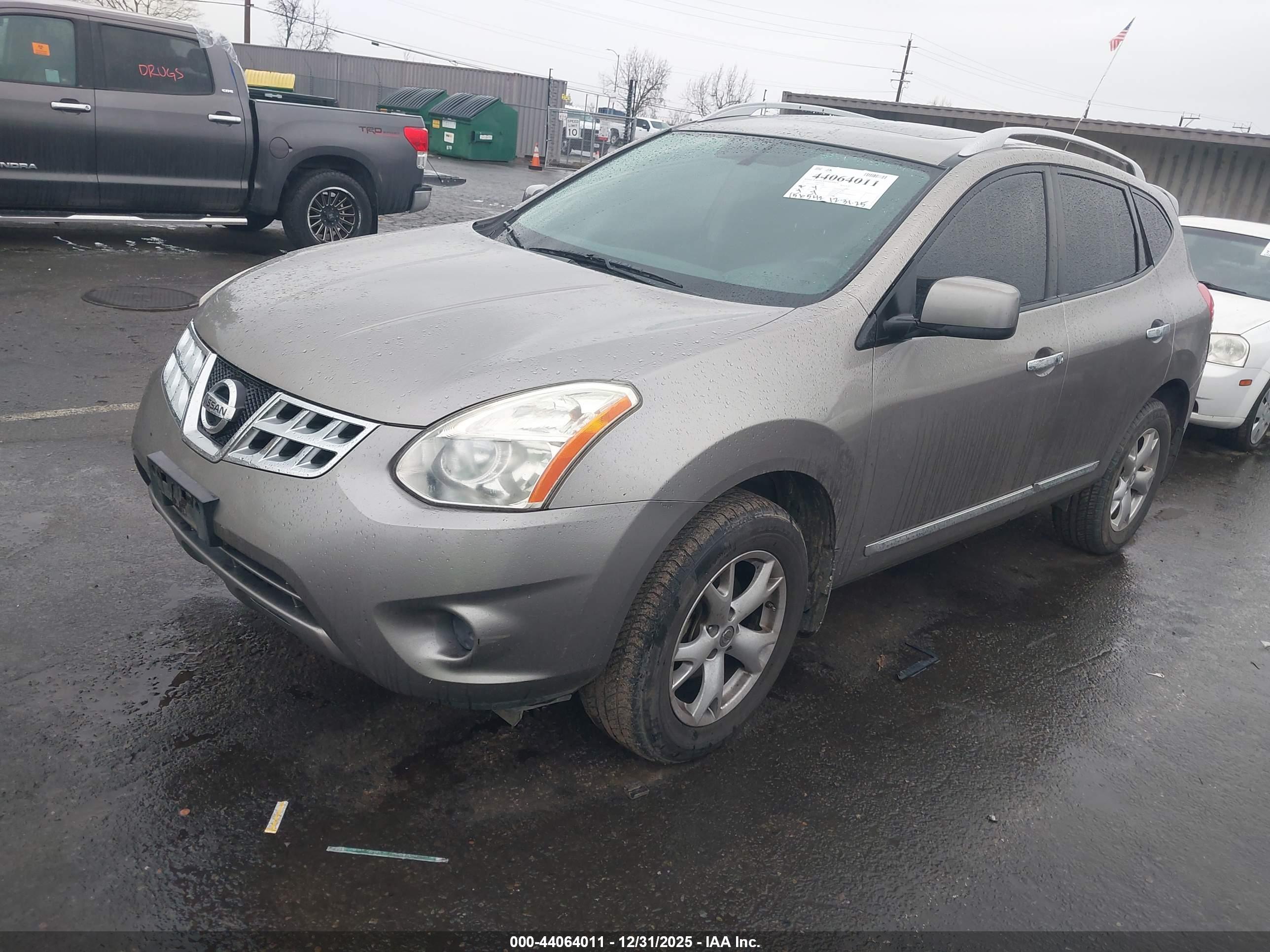 NISSAN ROGUE image 2