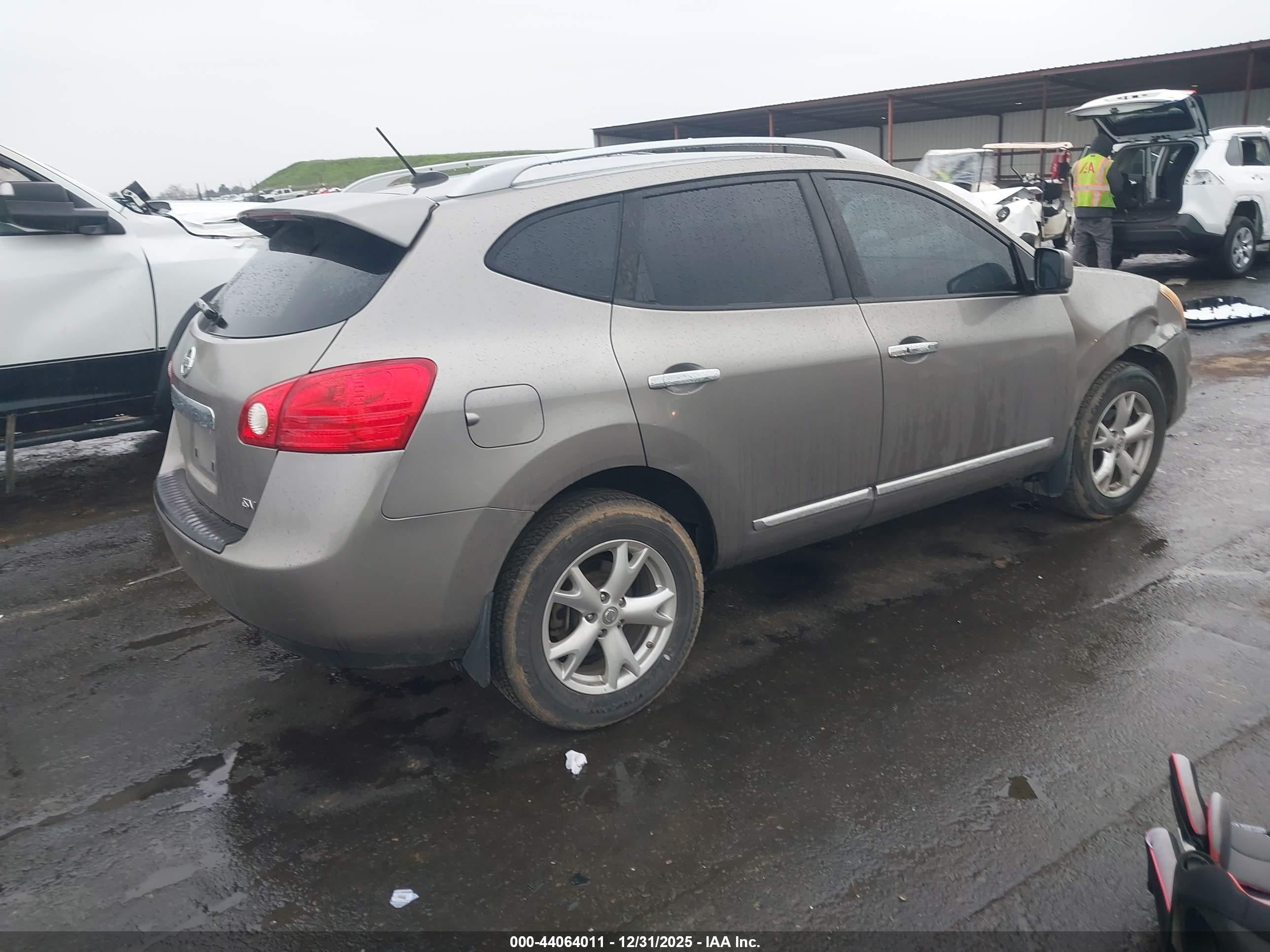 NISSAN ROGUE image 4