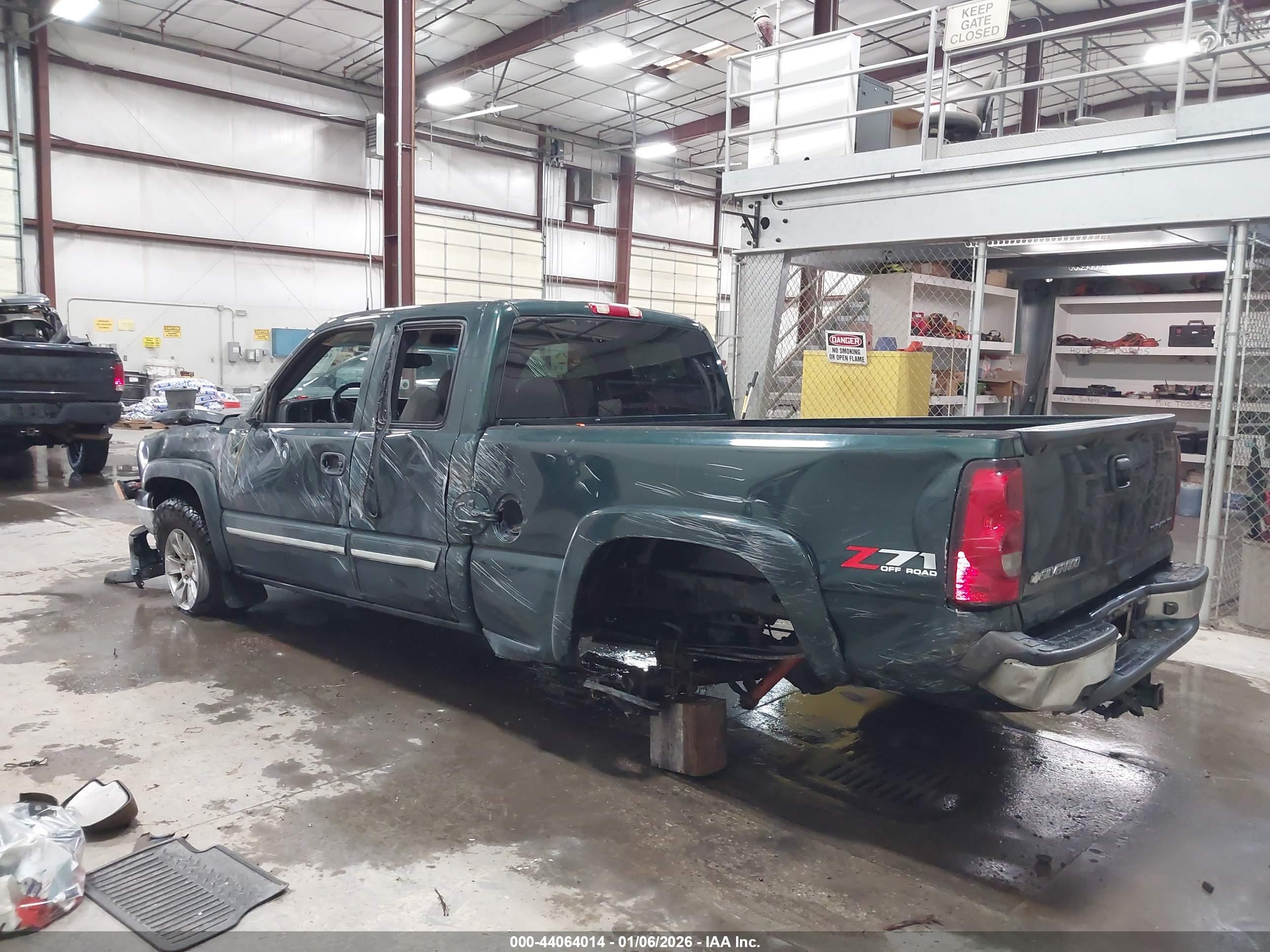 CHEVROLET SILVERADO image 3