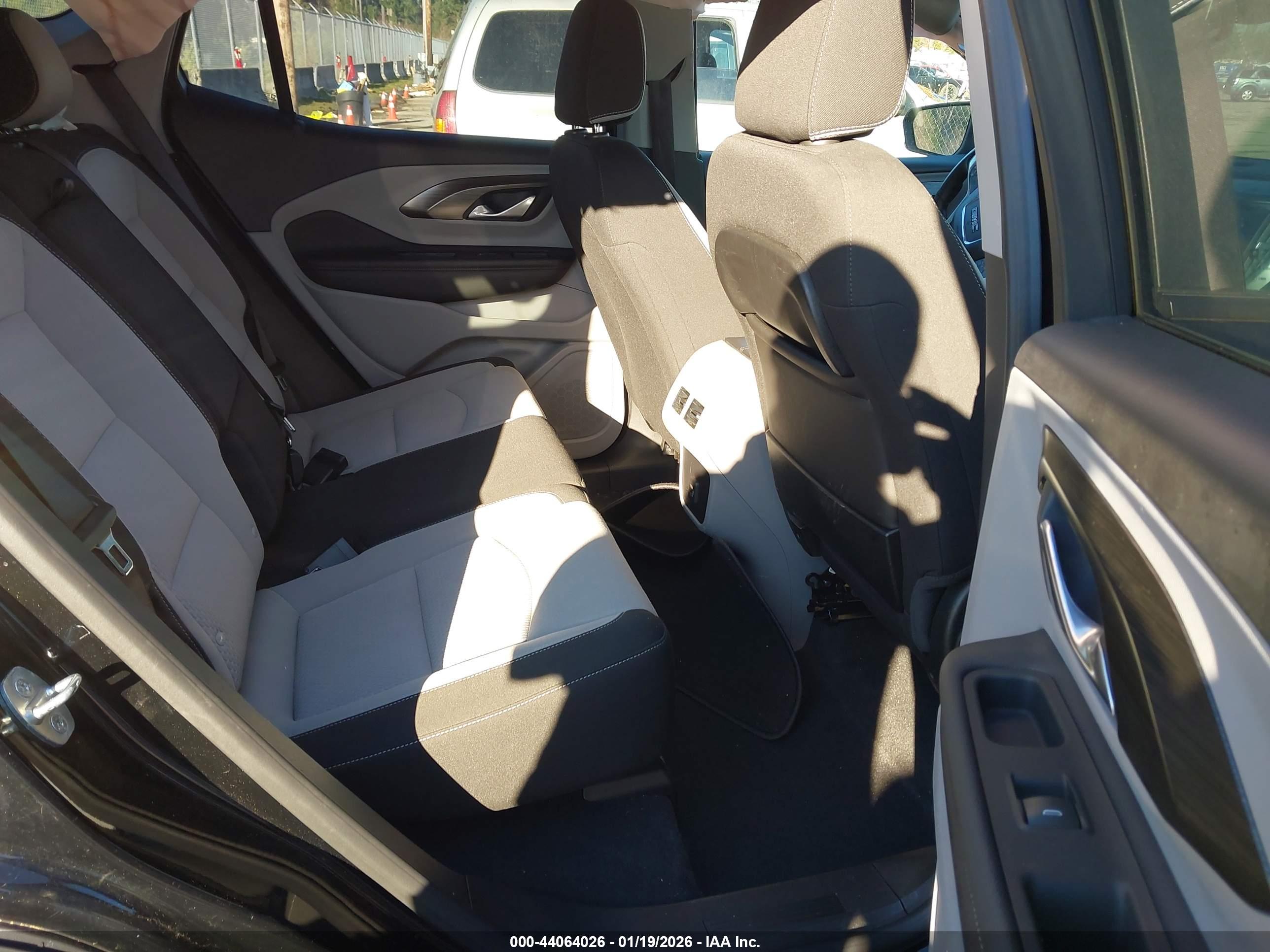 GMC TERRAIN image 8