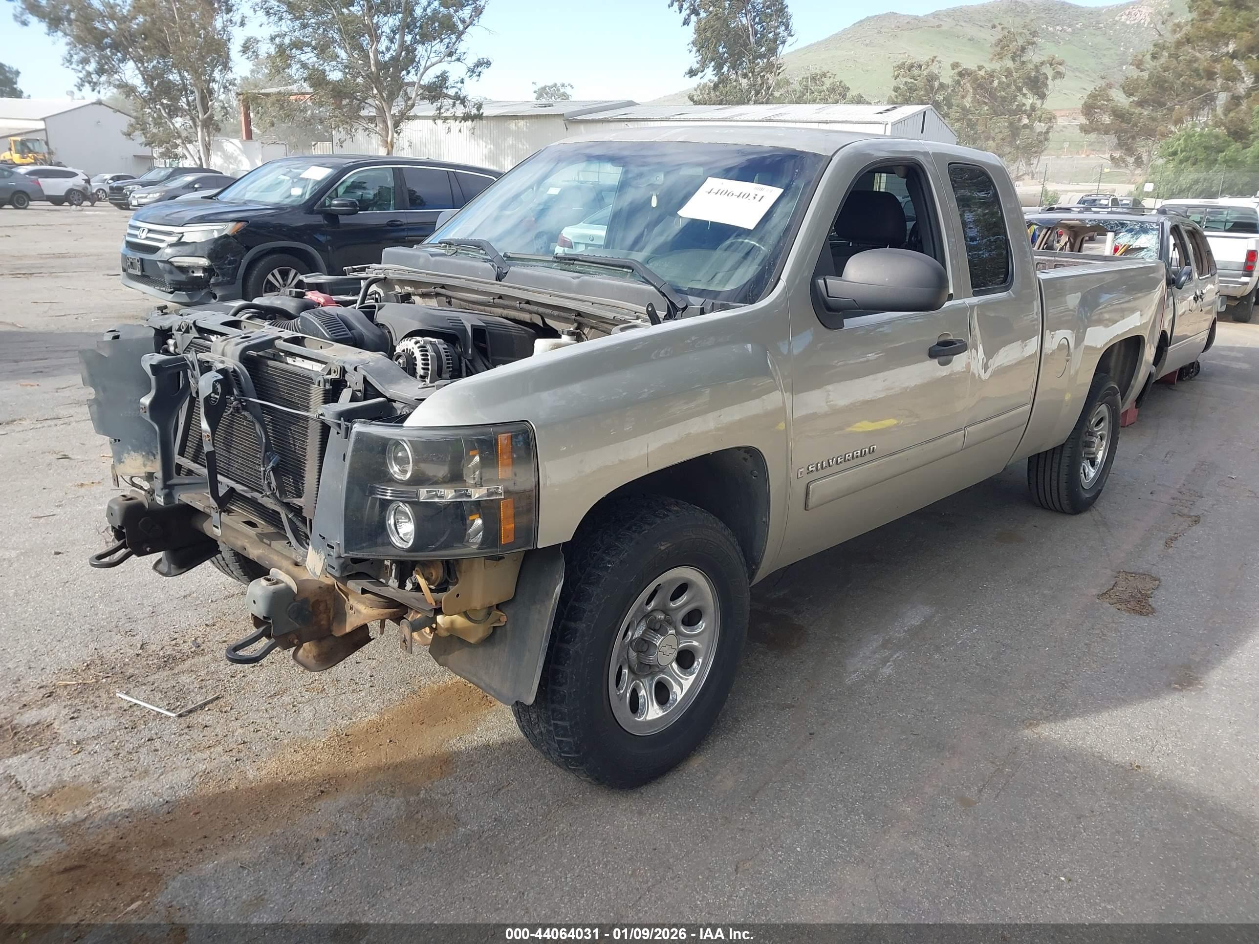 CHEVROLET SILVERADO image 2