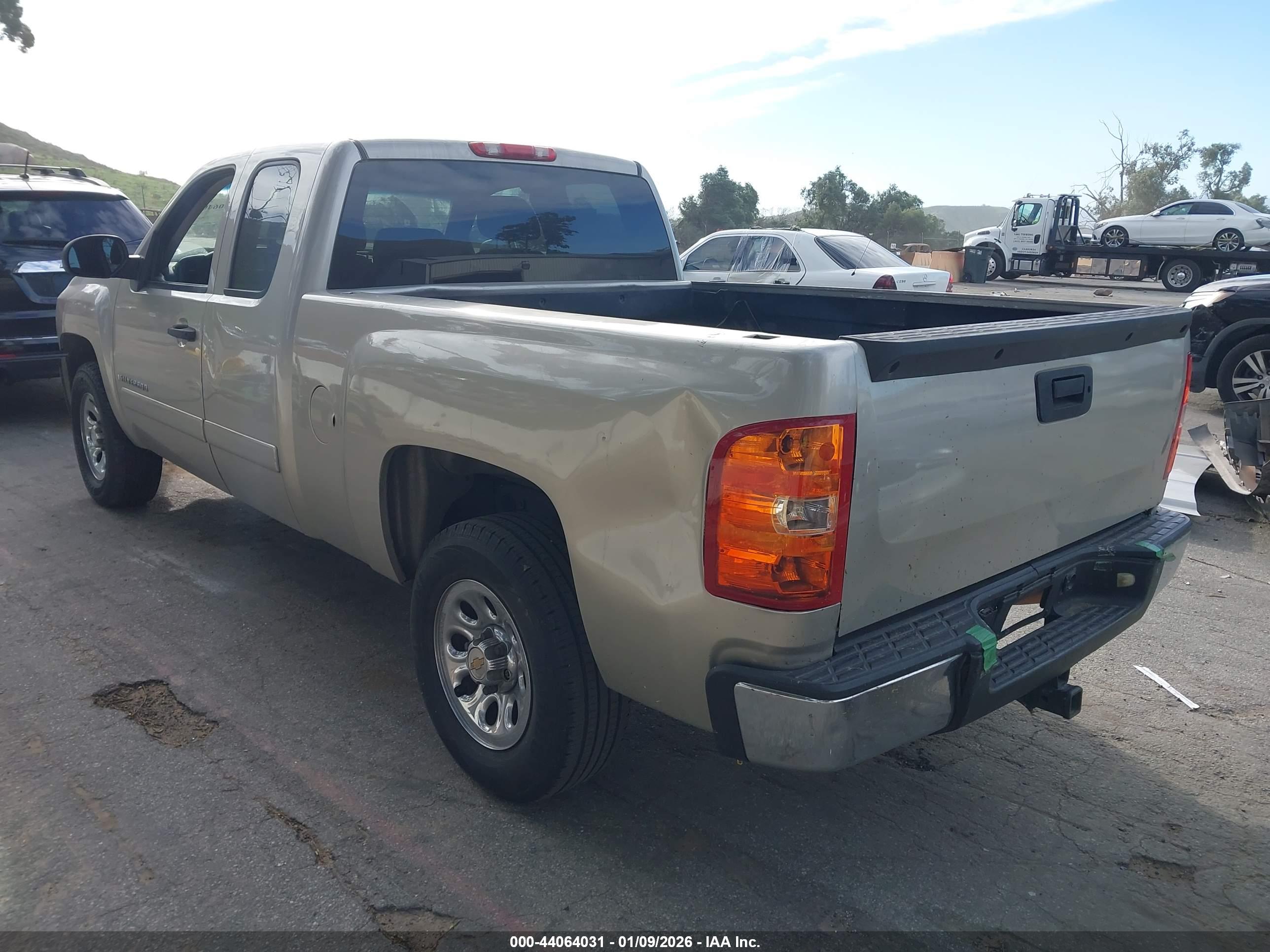 CHEVROLET SILVERADO image 3