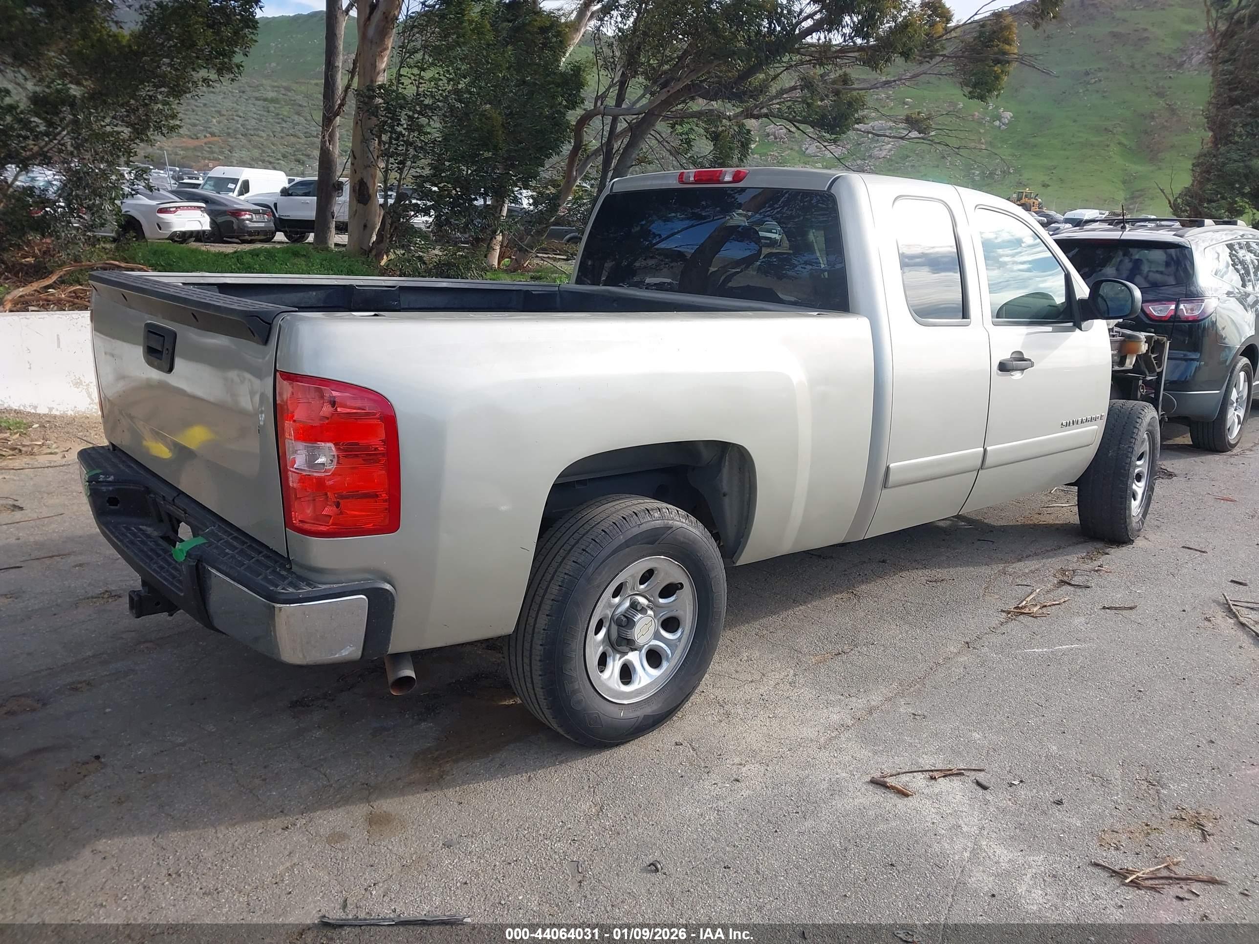 CHEVROLET SILVERADO image 4