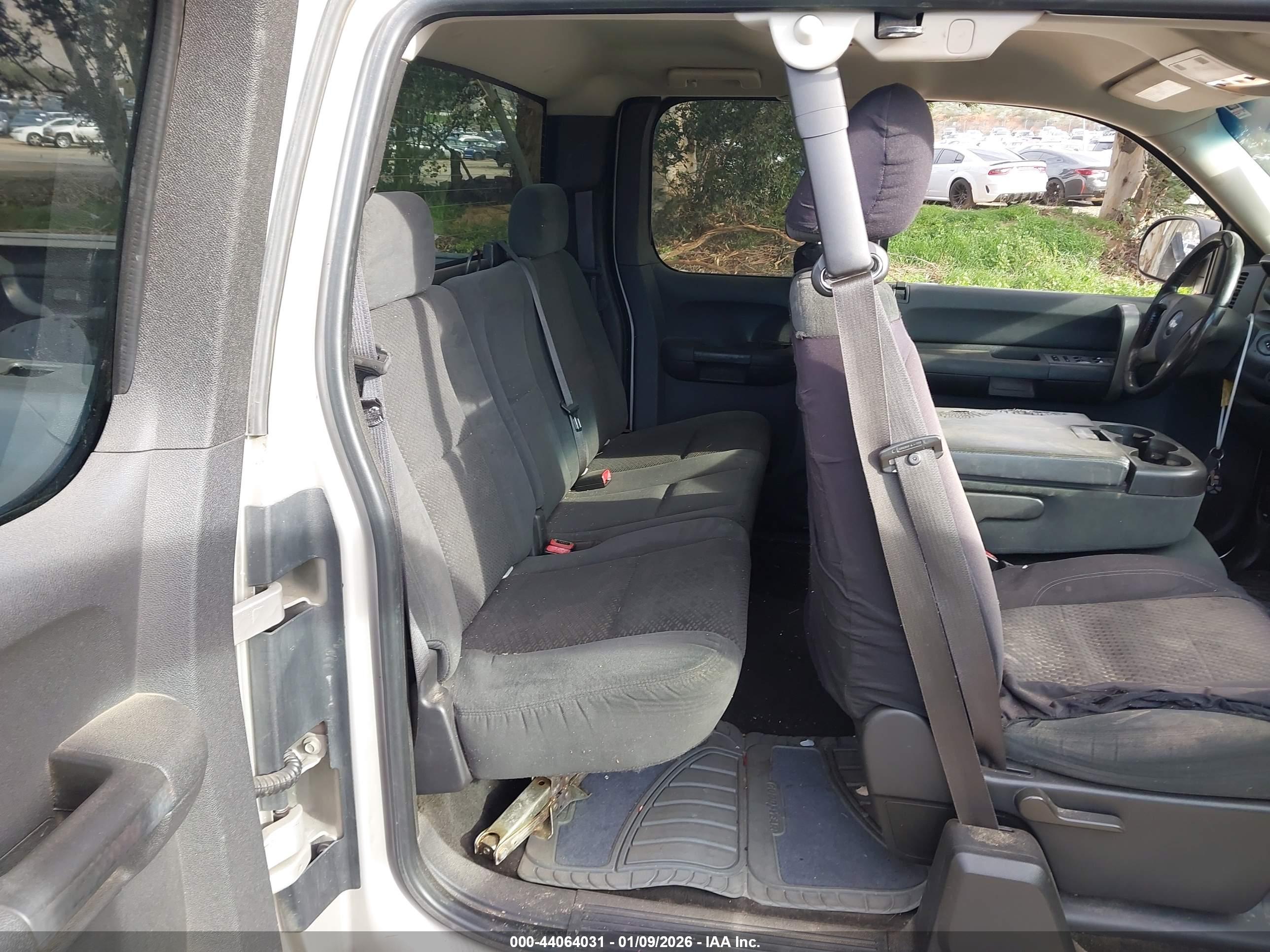 CHEVROLET SILVERADO image 8