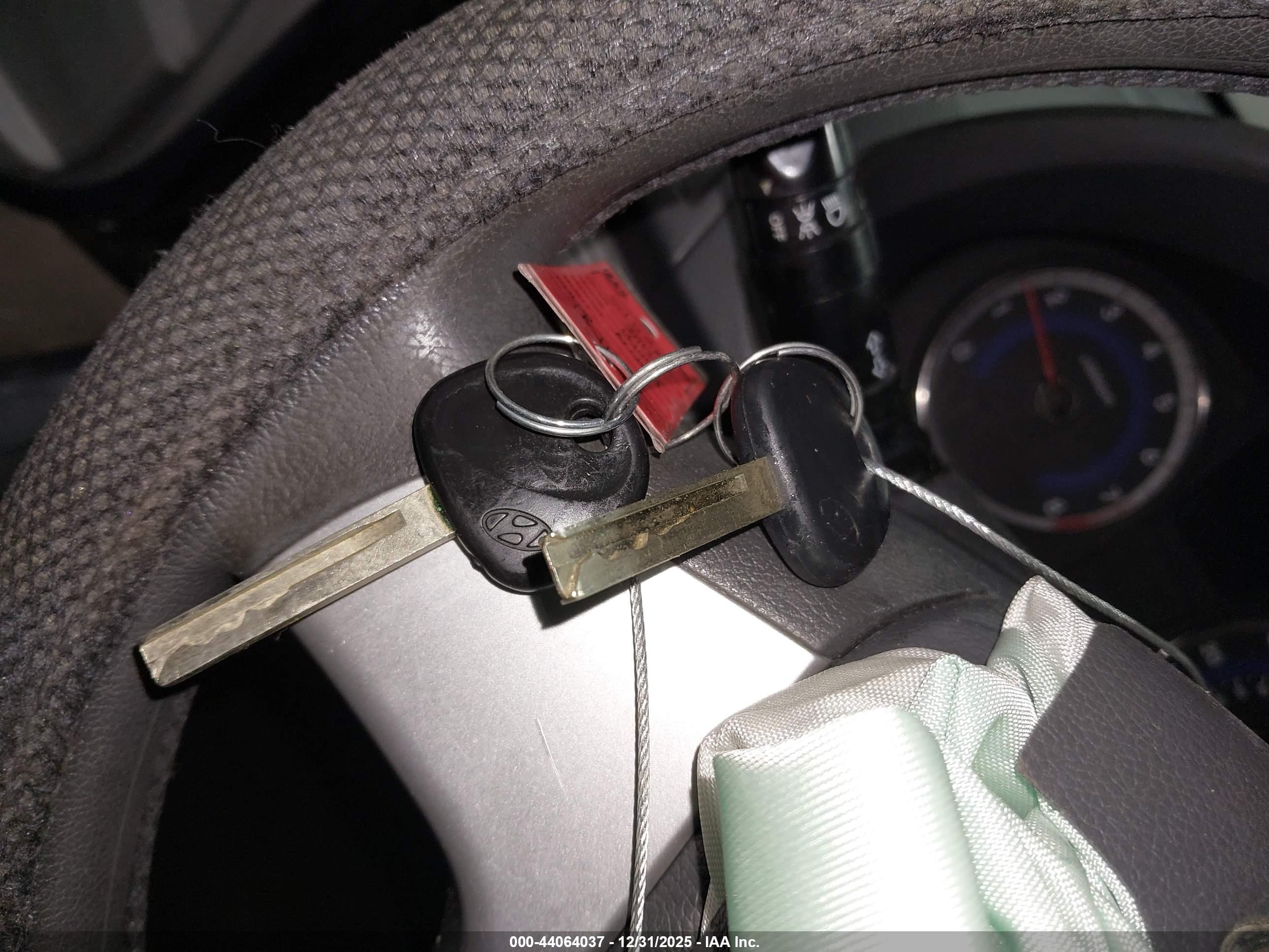 HYUNDAI ACCENT image 11