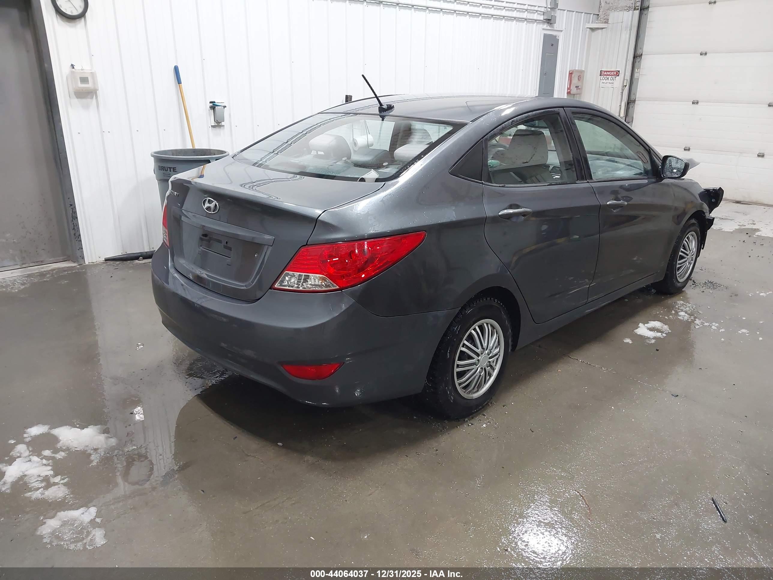 HYUNDAI ACCENT image 4