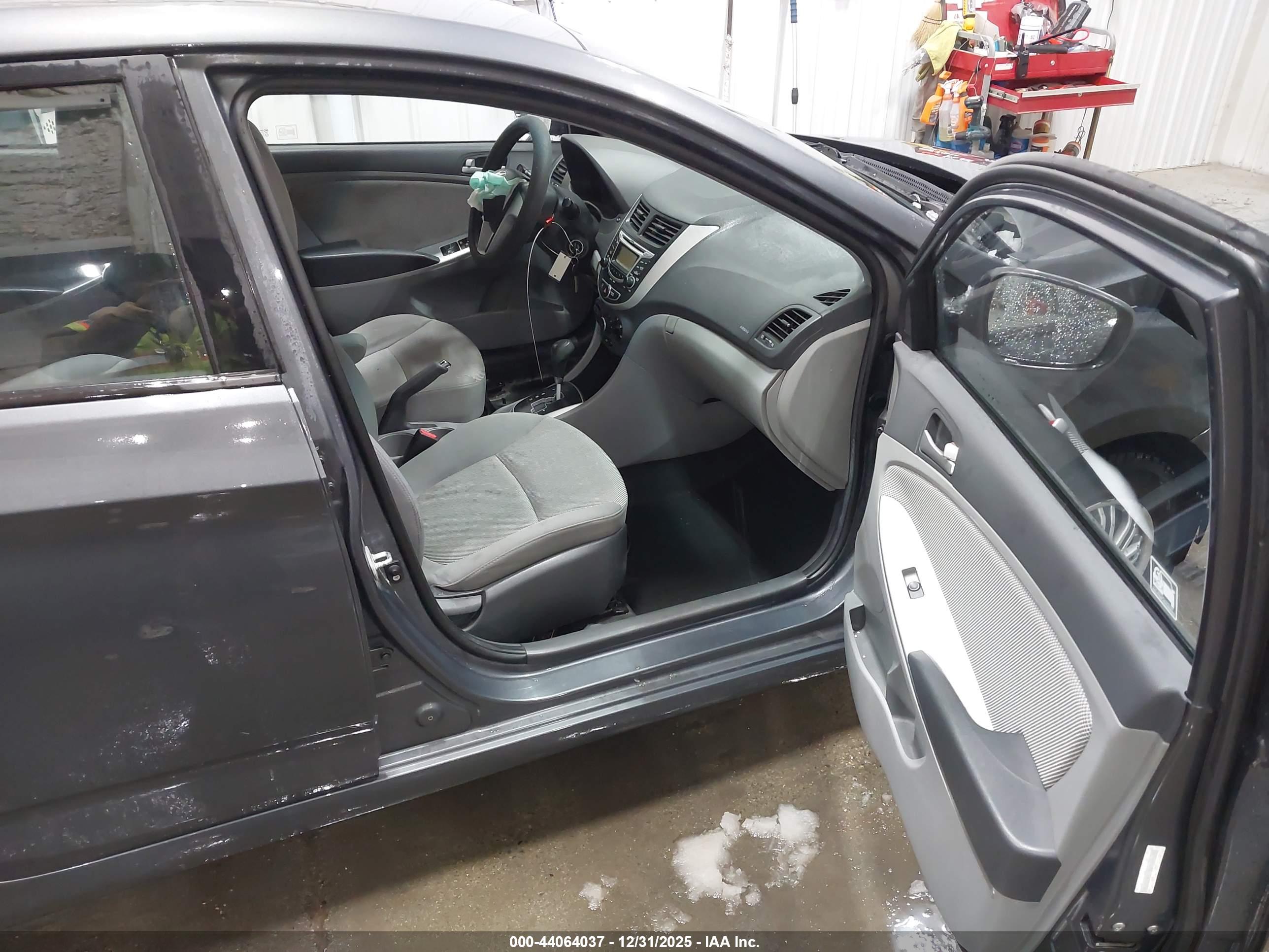 HYUNDAI ACCENT image 5