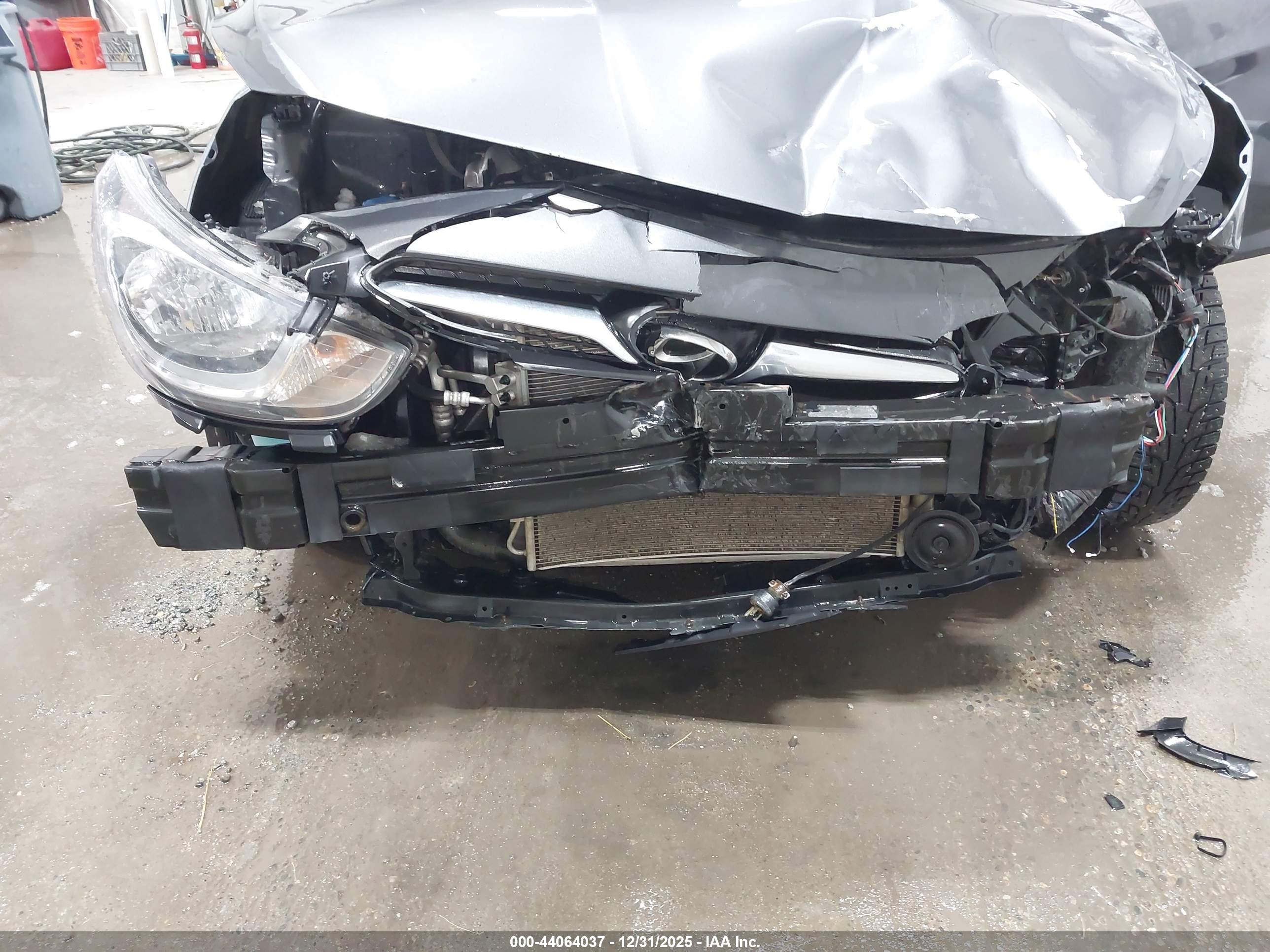 HYUNDAI ACCENT image 6