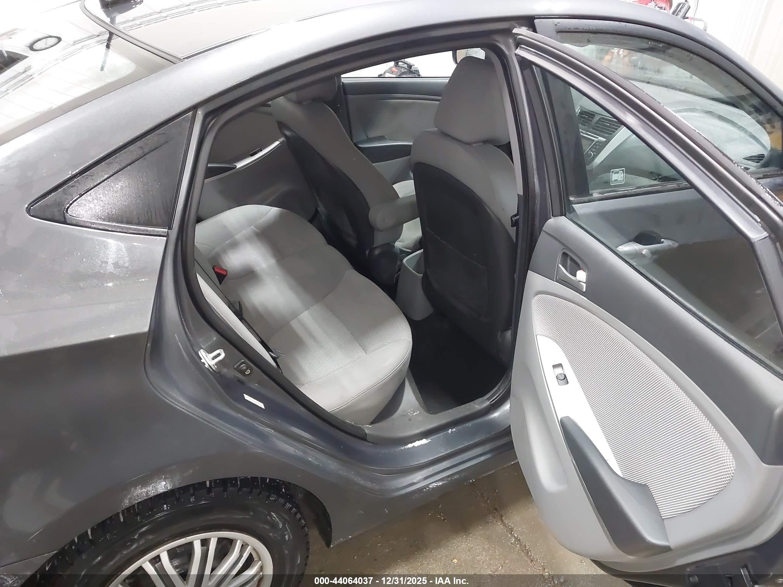 HYUNDAI ACCENT image 8