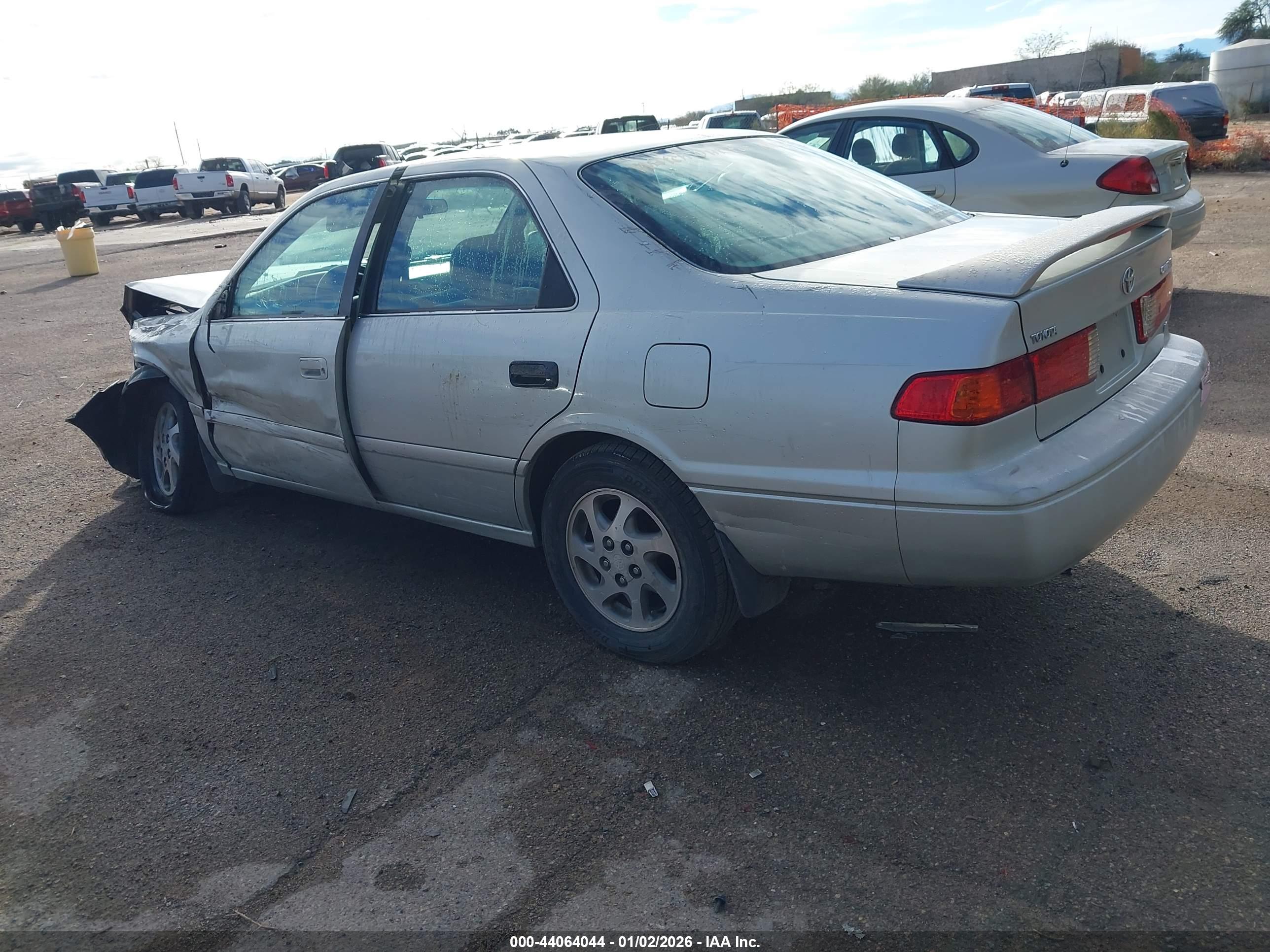 TOYOTA CAMRY image 3