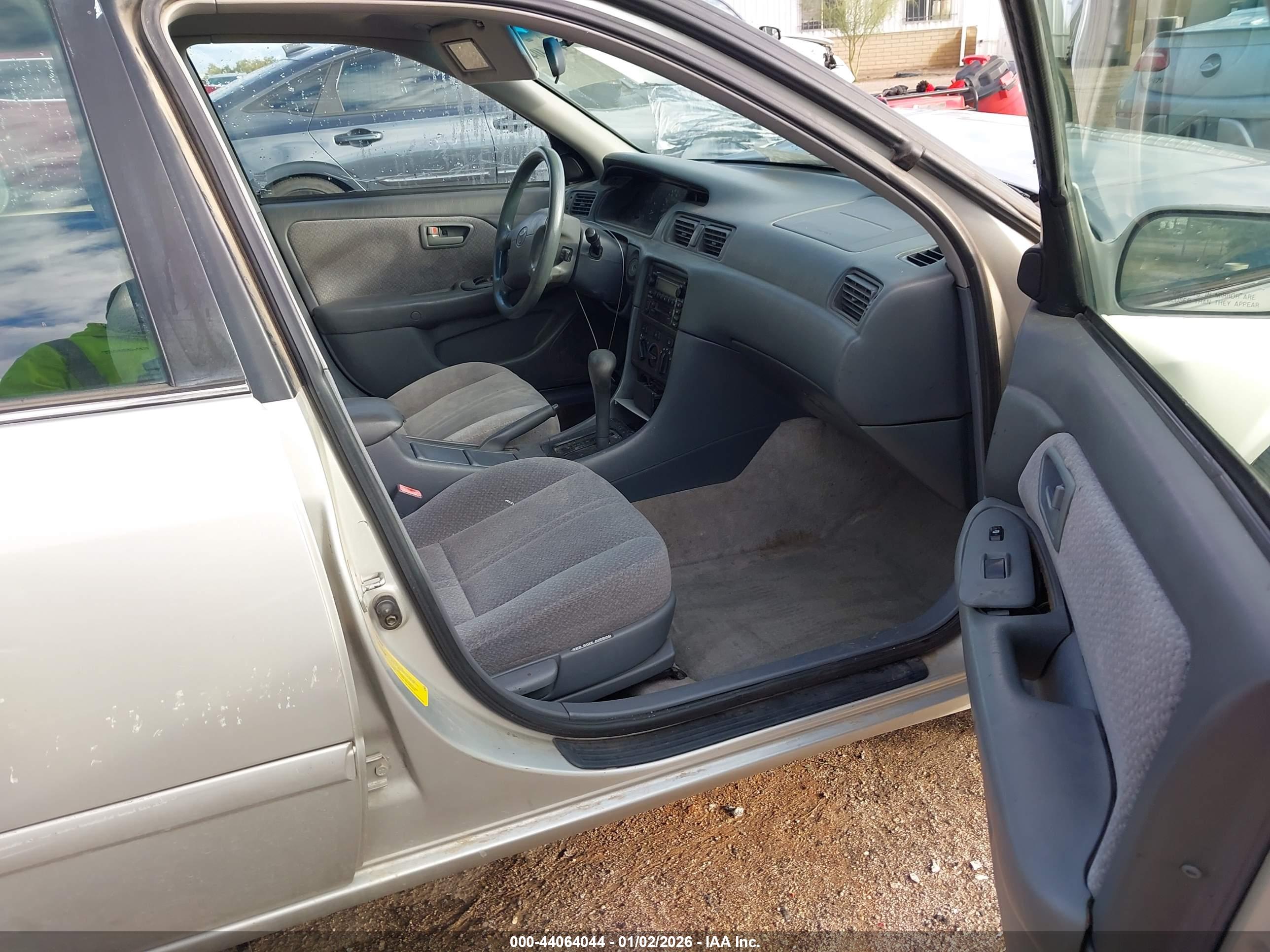 TOYOTA CAMRY image 5