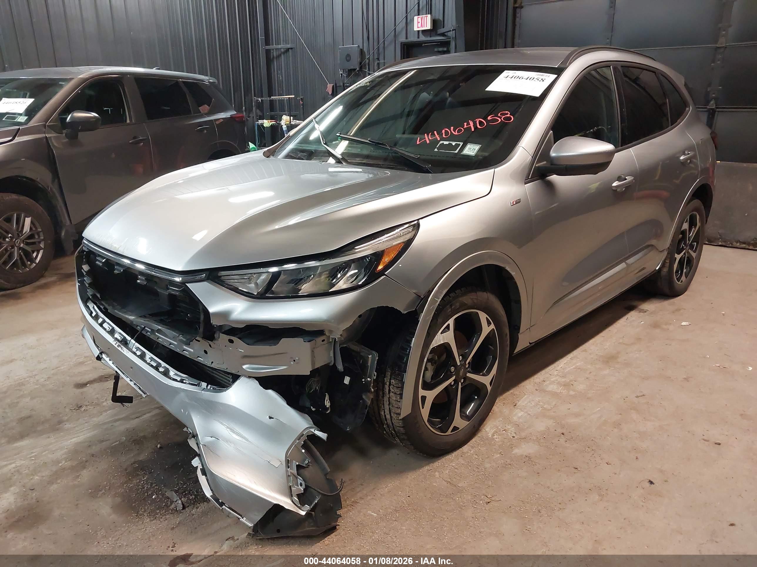 FORD ESCAPE image 2