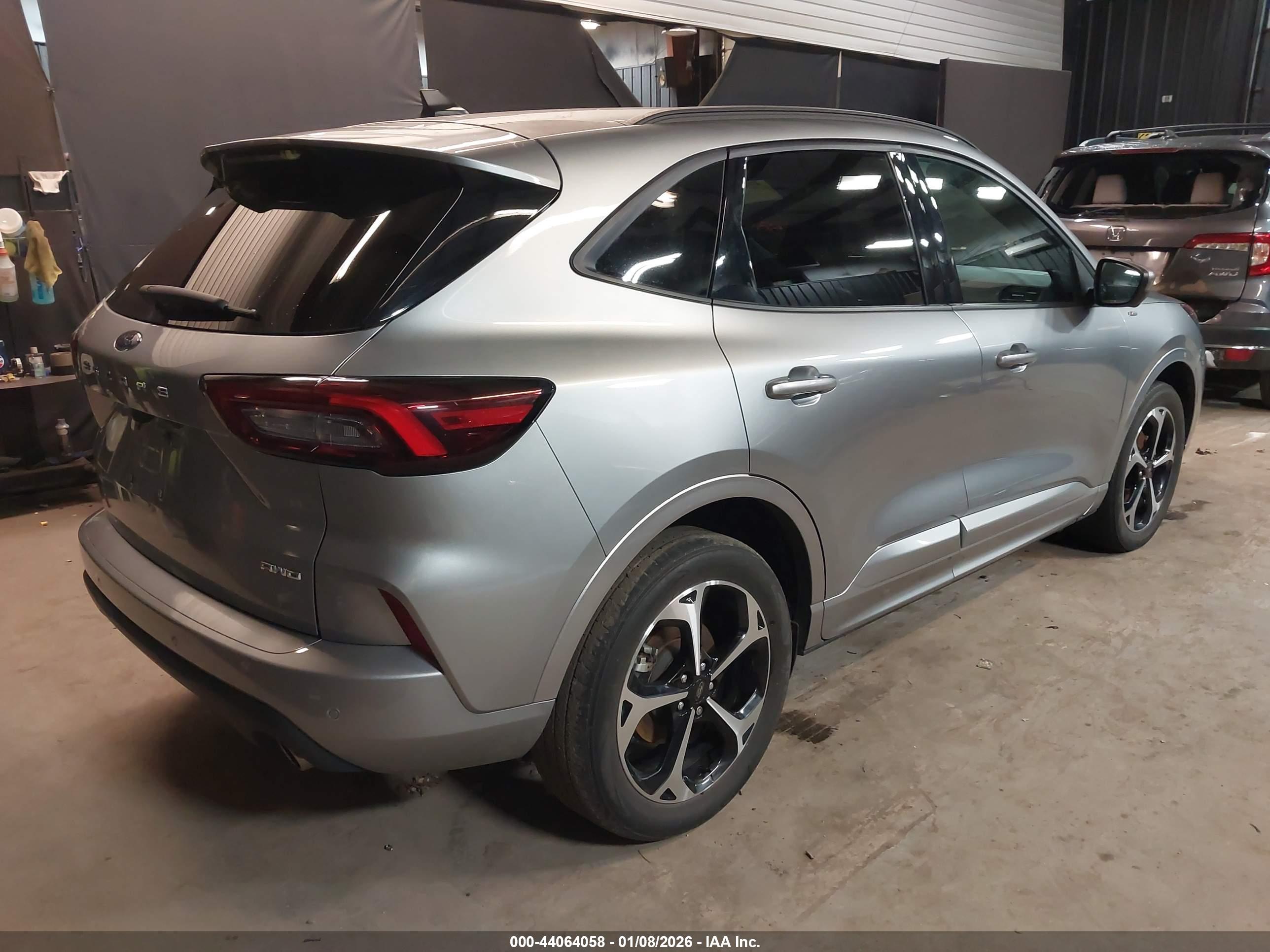 FORD ESCAPE image 4