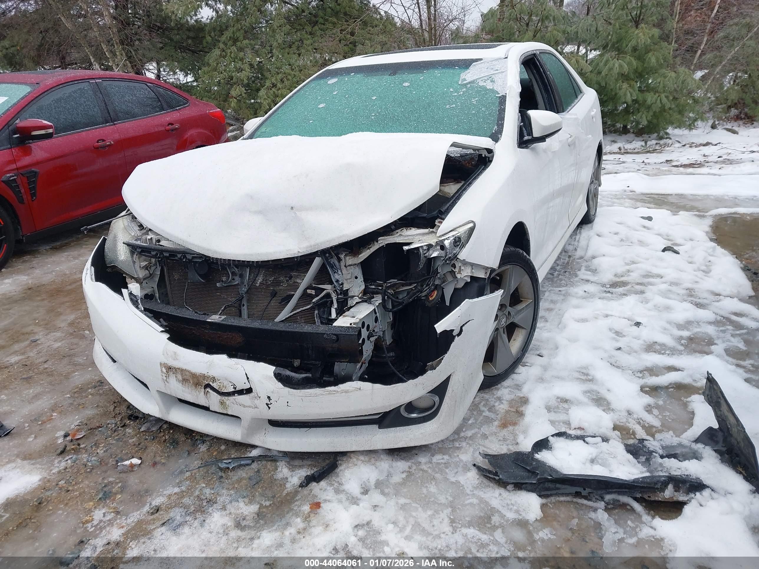 TOYOTA CAMRY image 2
