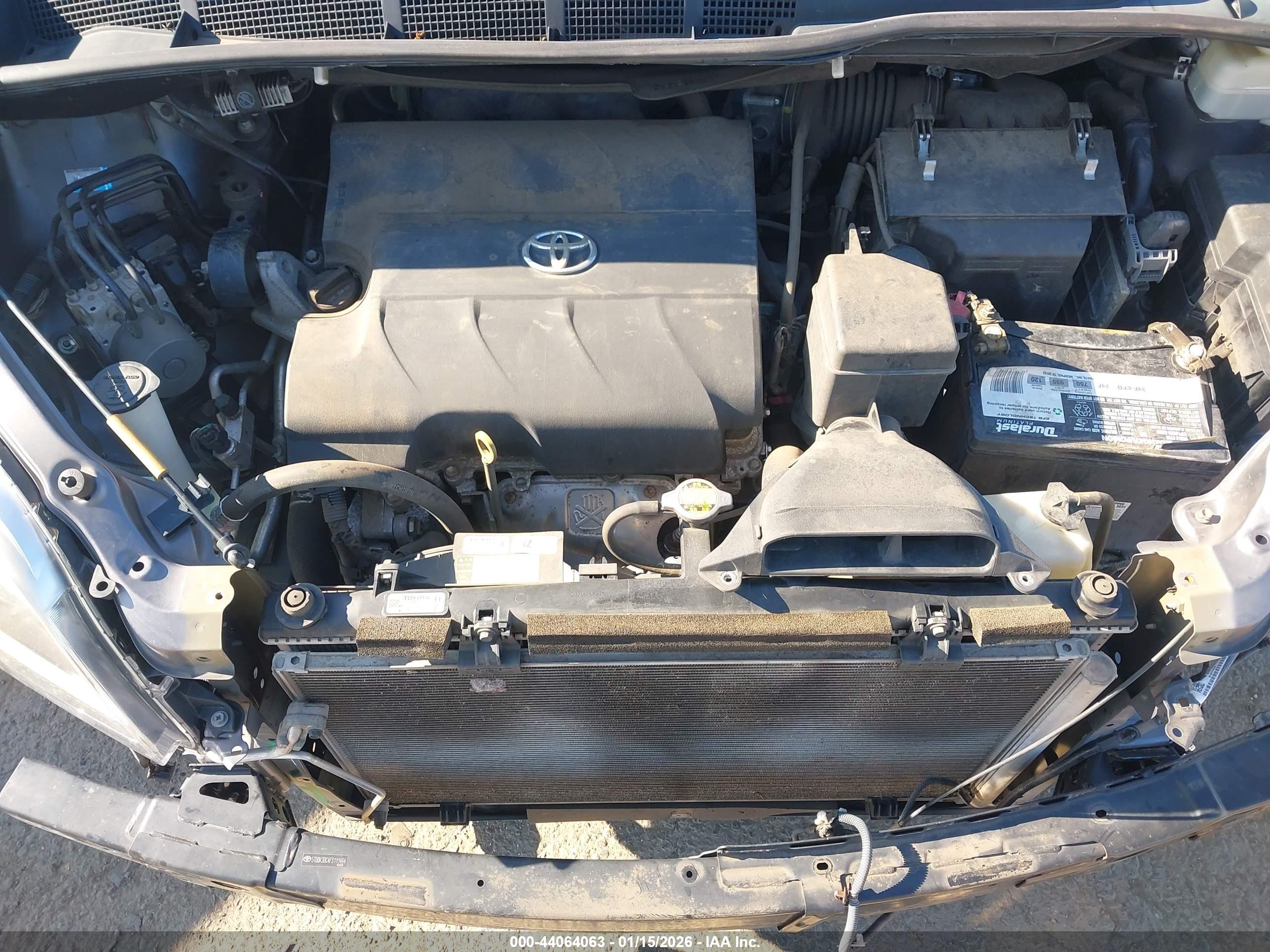 TOYOTA SIENNA image 10