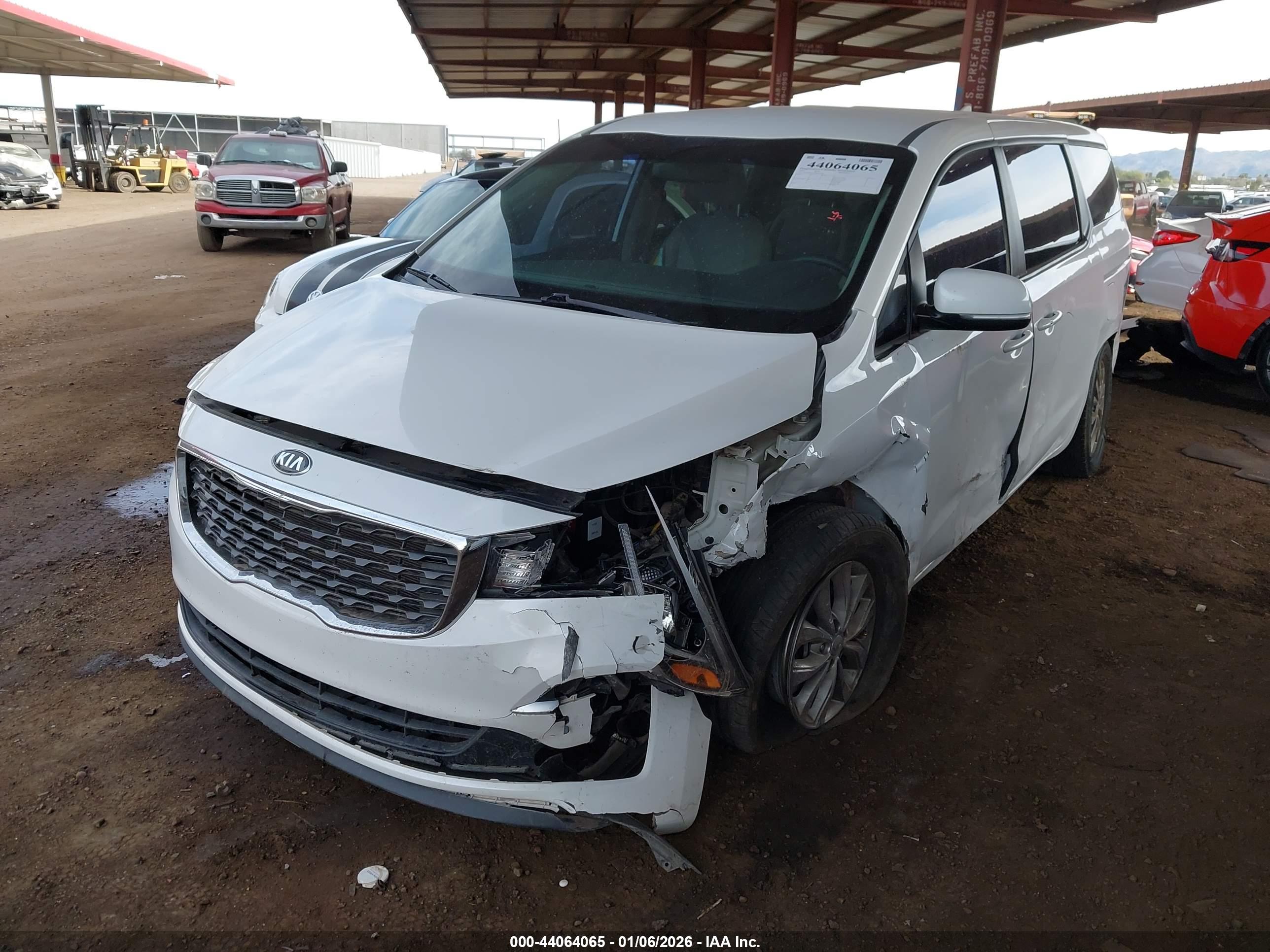 KIA SEDONA image 2