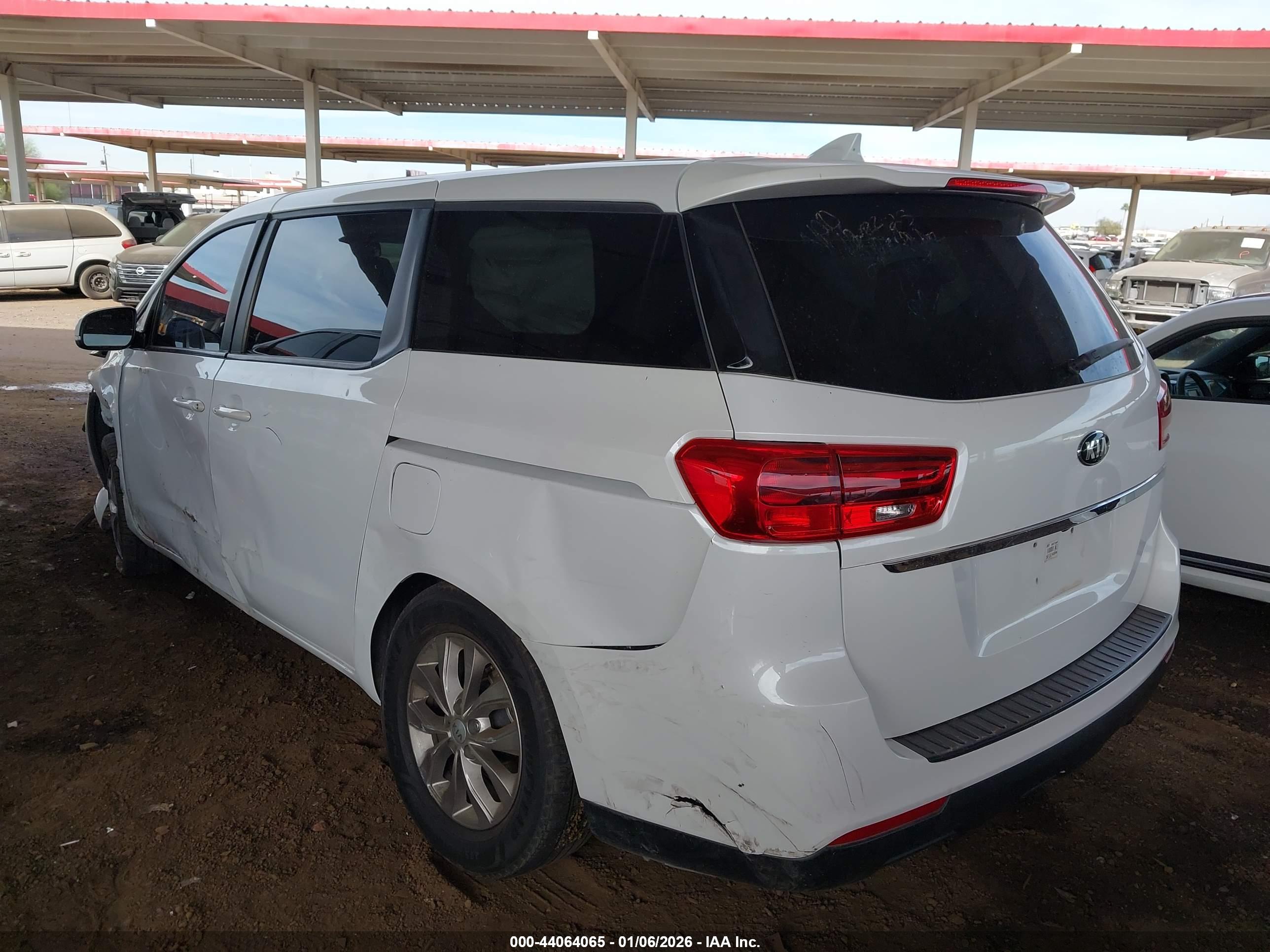 KIA SEDONA image 3