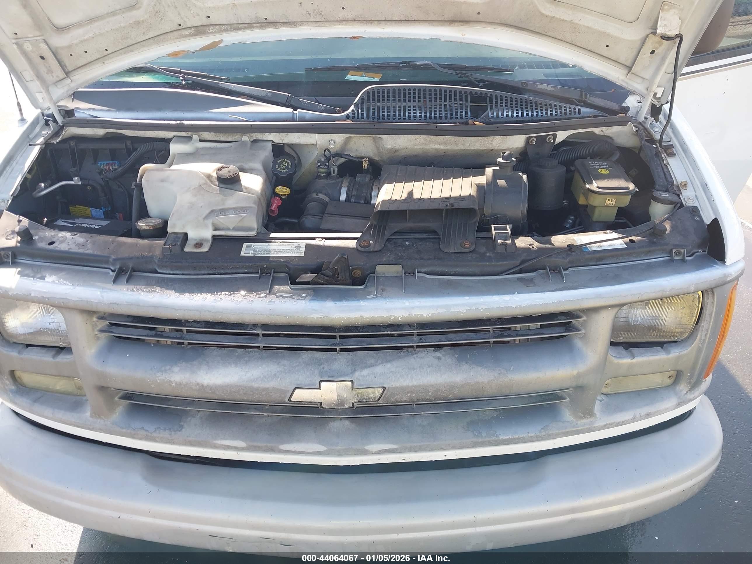 CHEVROLET EXPRESS image 10