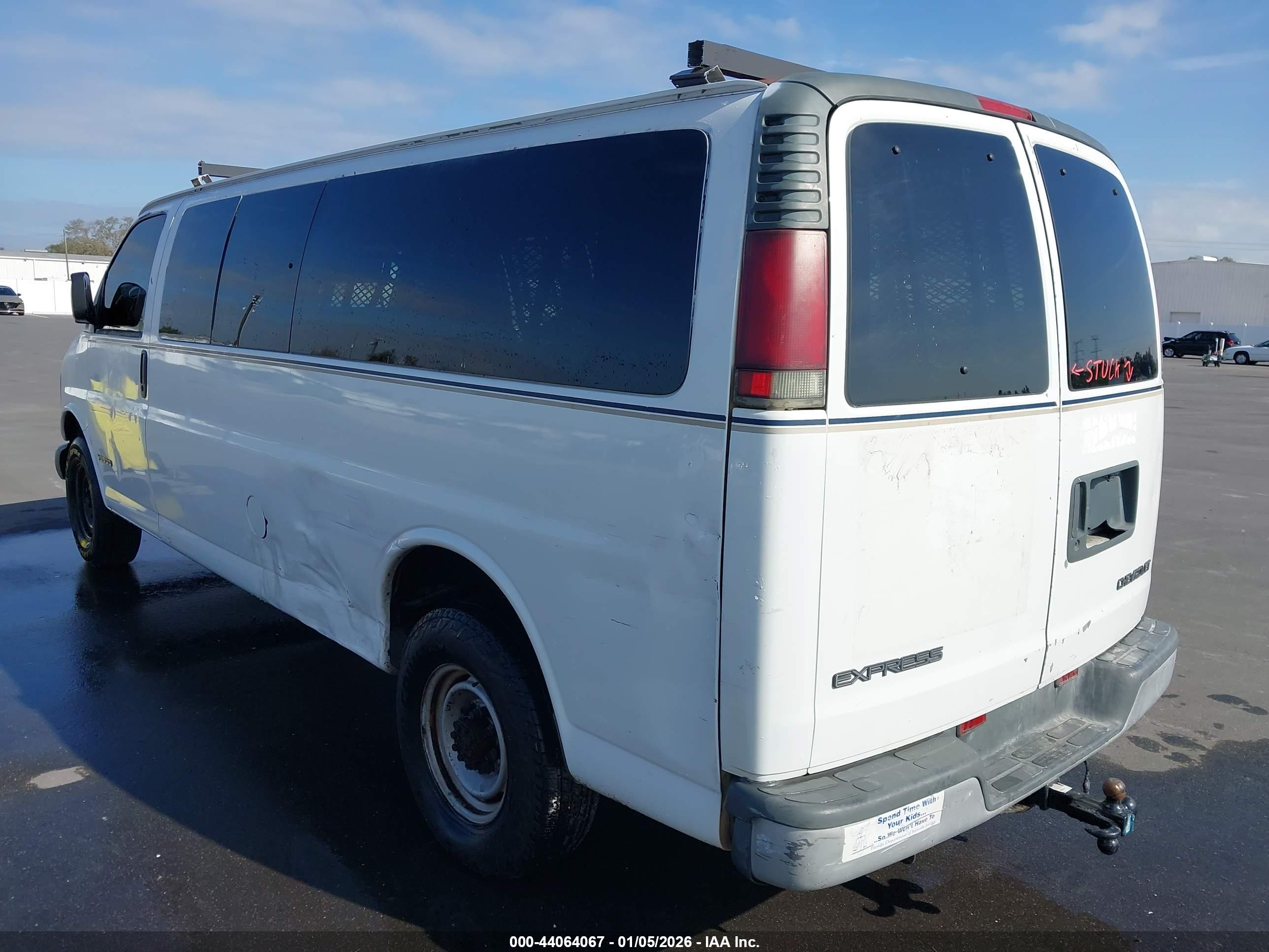 CHEVROLET EXPRESS image 3