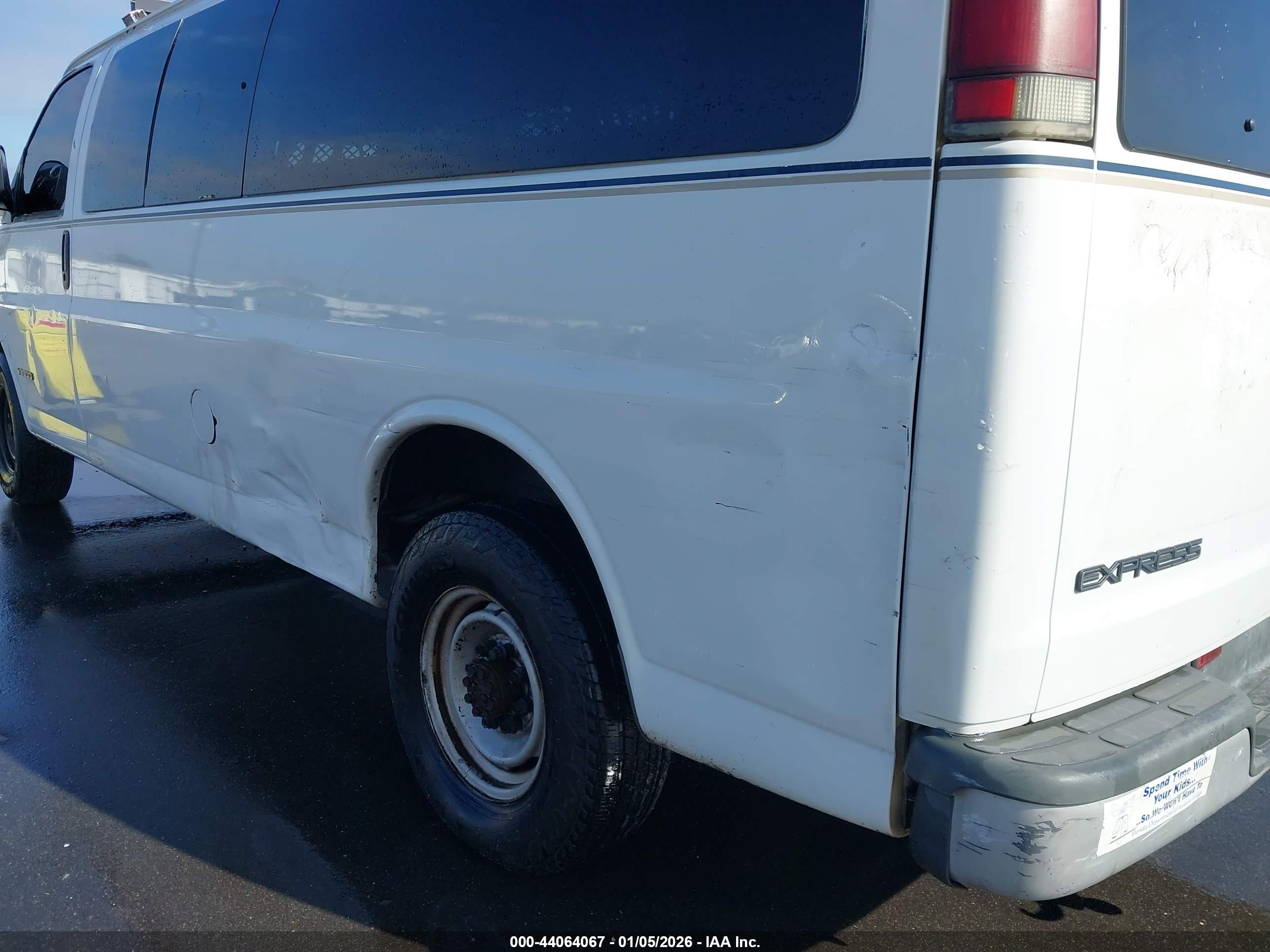 CHEVROLET EXPRESS image 6