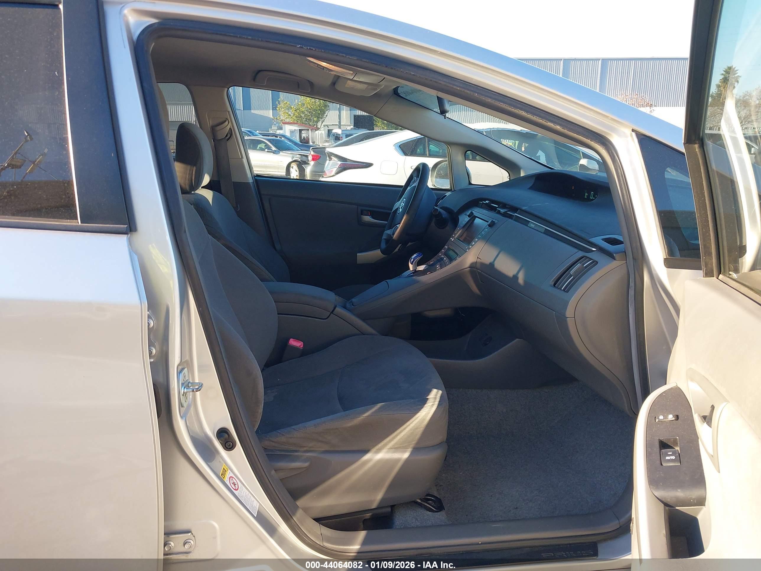 TOYOTA PRIUS image 5