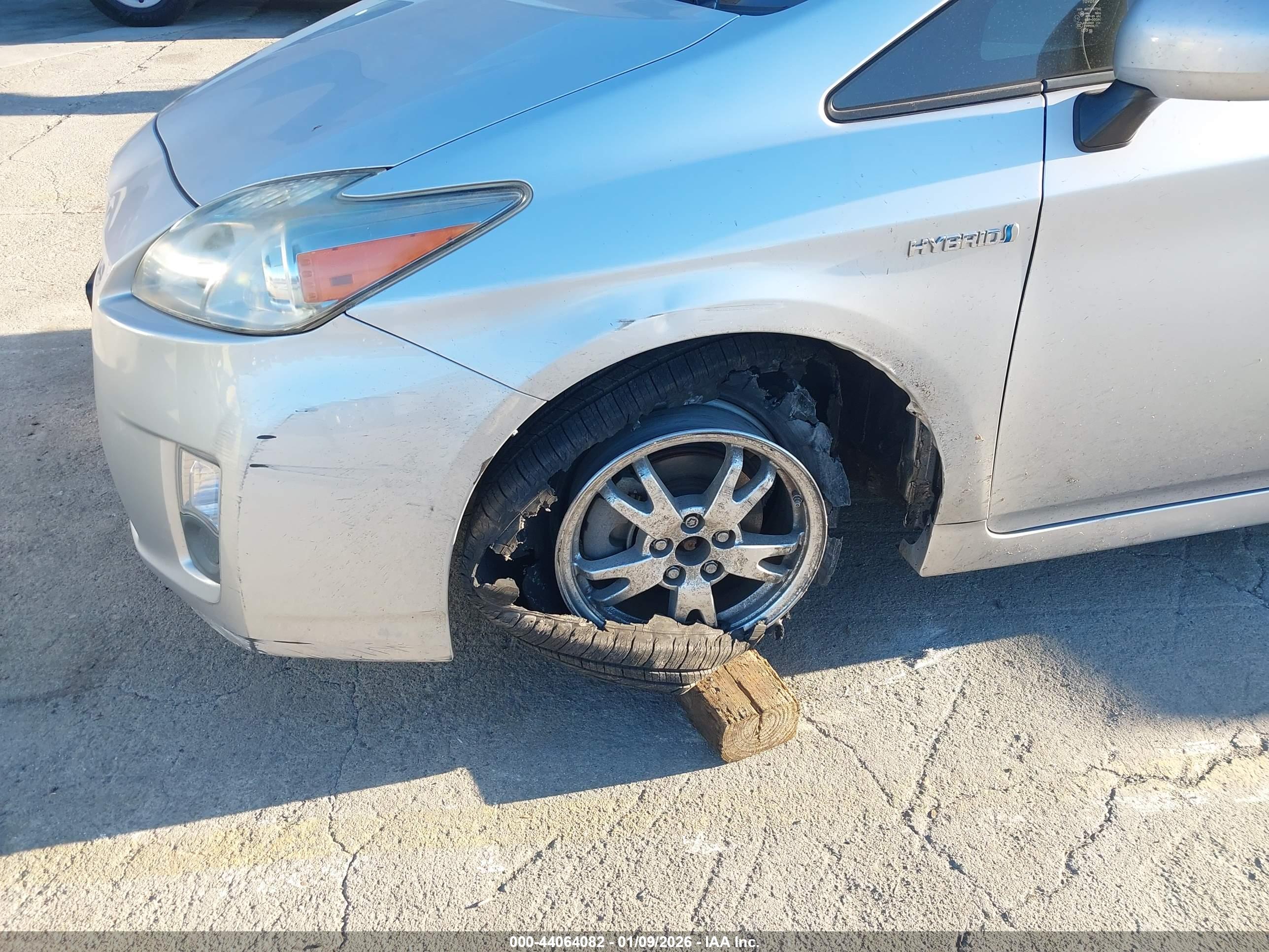 TOYOTA PRIUS image 6