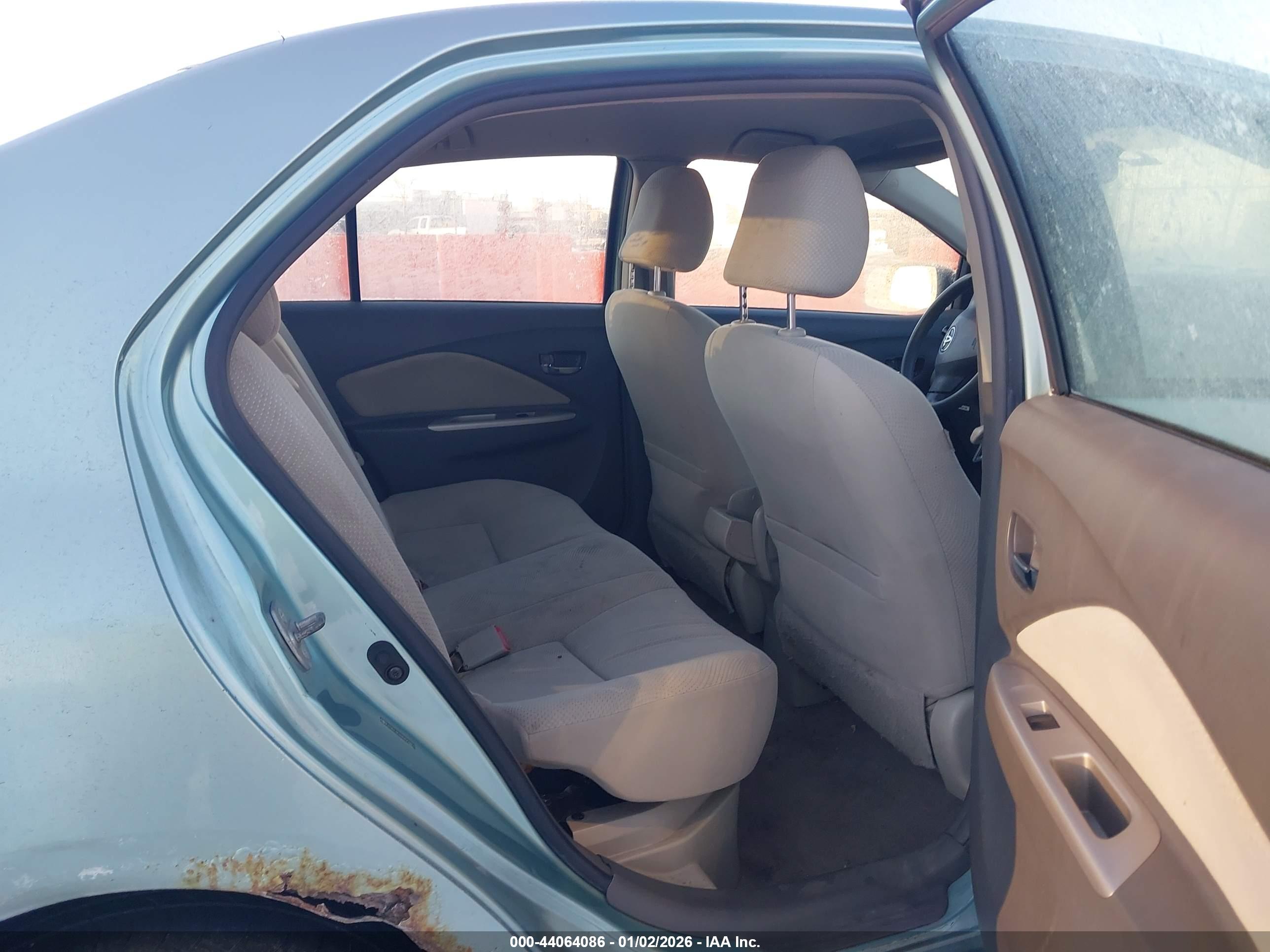 TOYOTA YARIS image 8