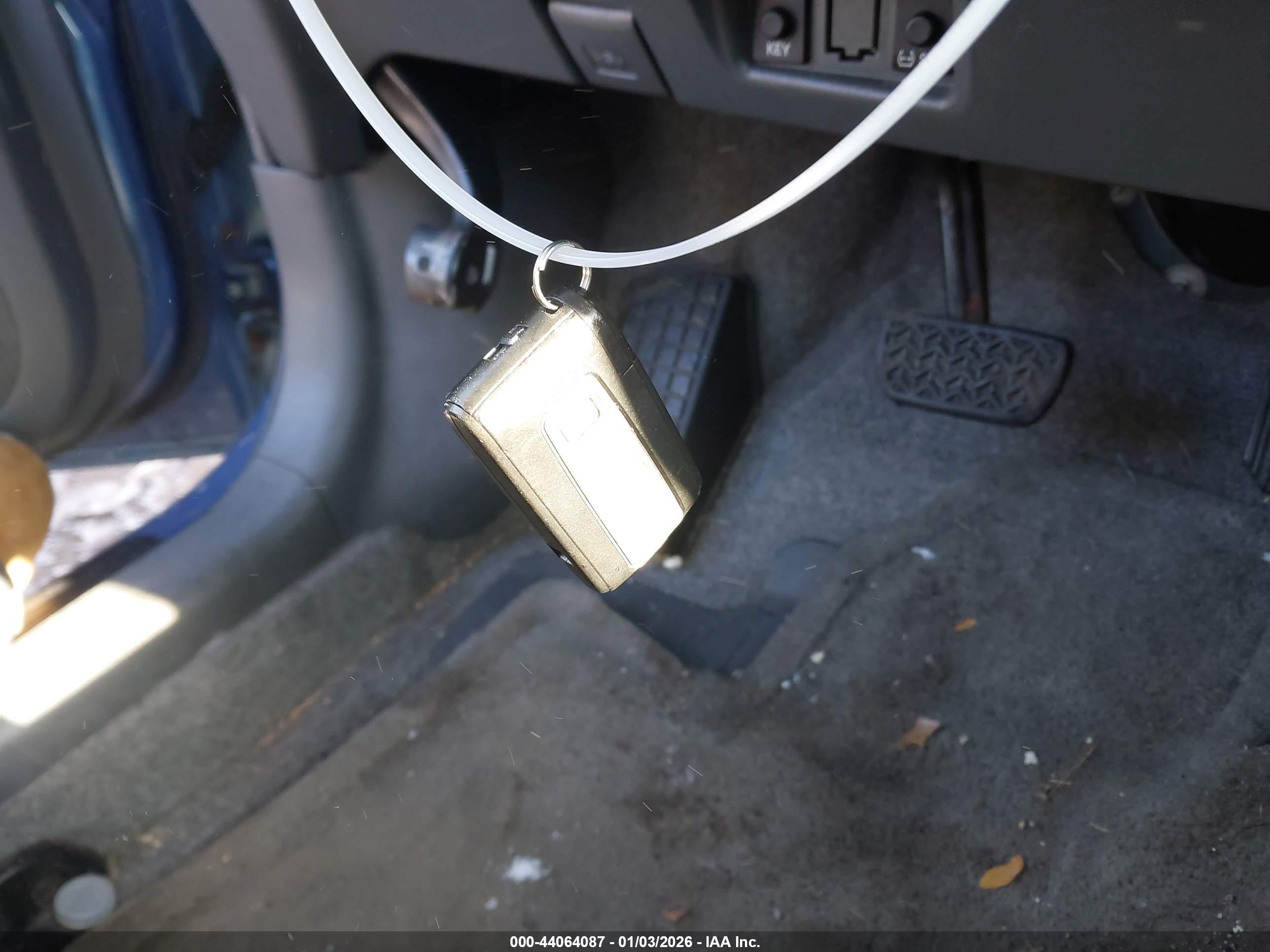 TOYOTA PRIUS image 11