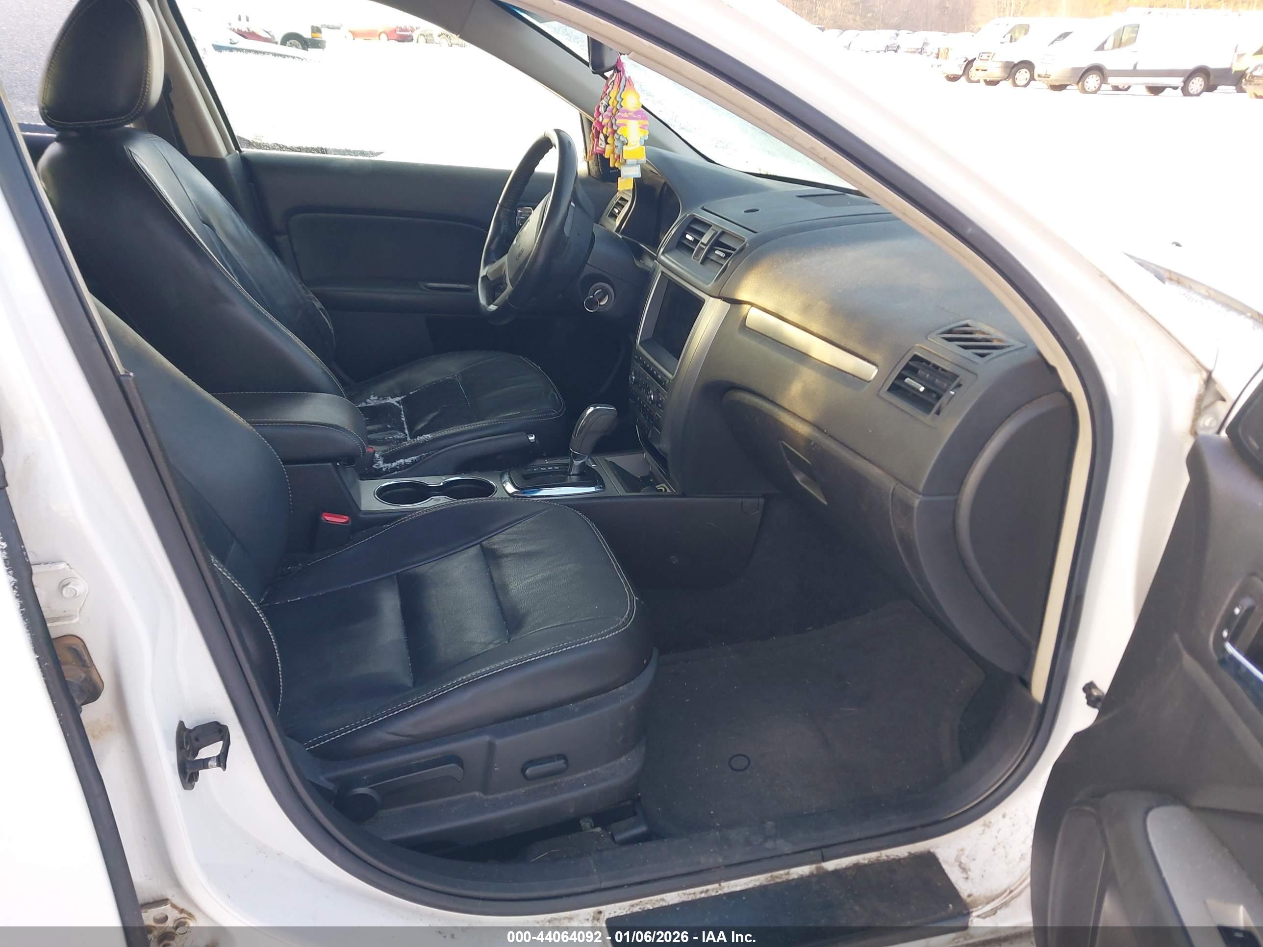 FORD FUSION image 5