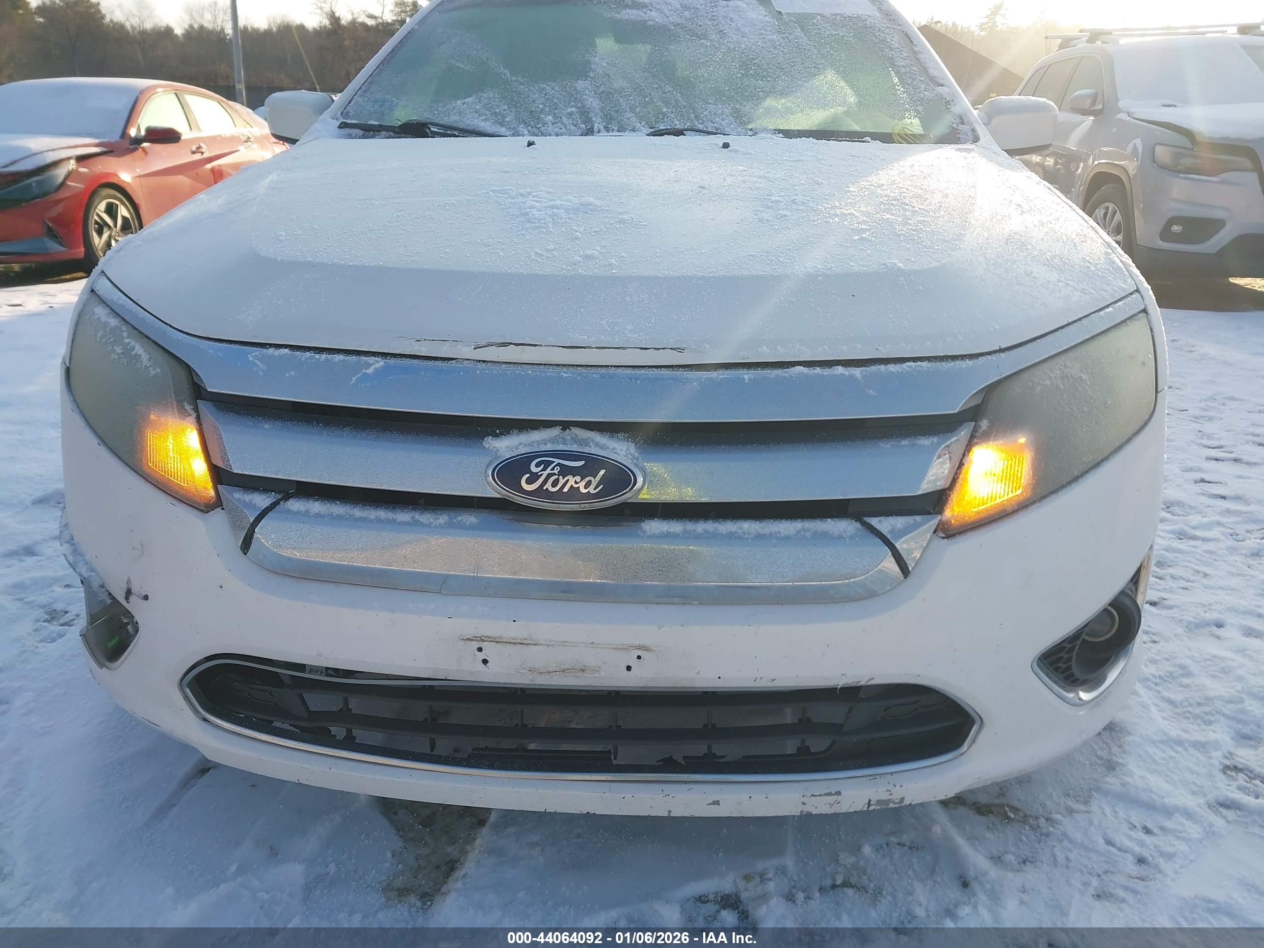 FORD FUSION image 6