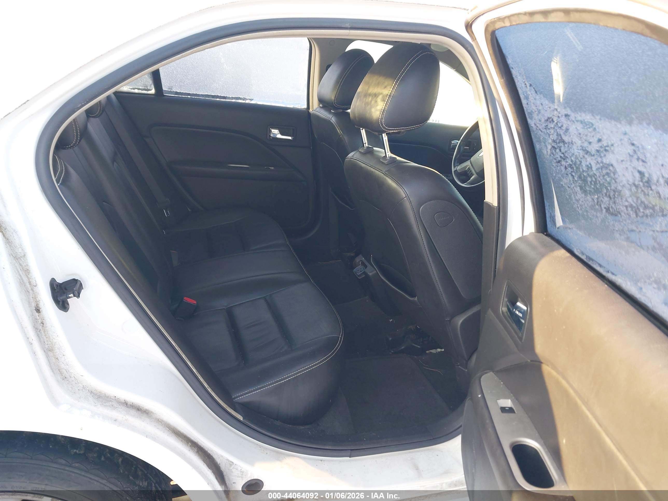 FORD FUSION image 8