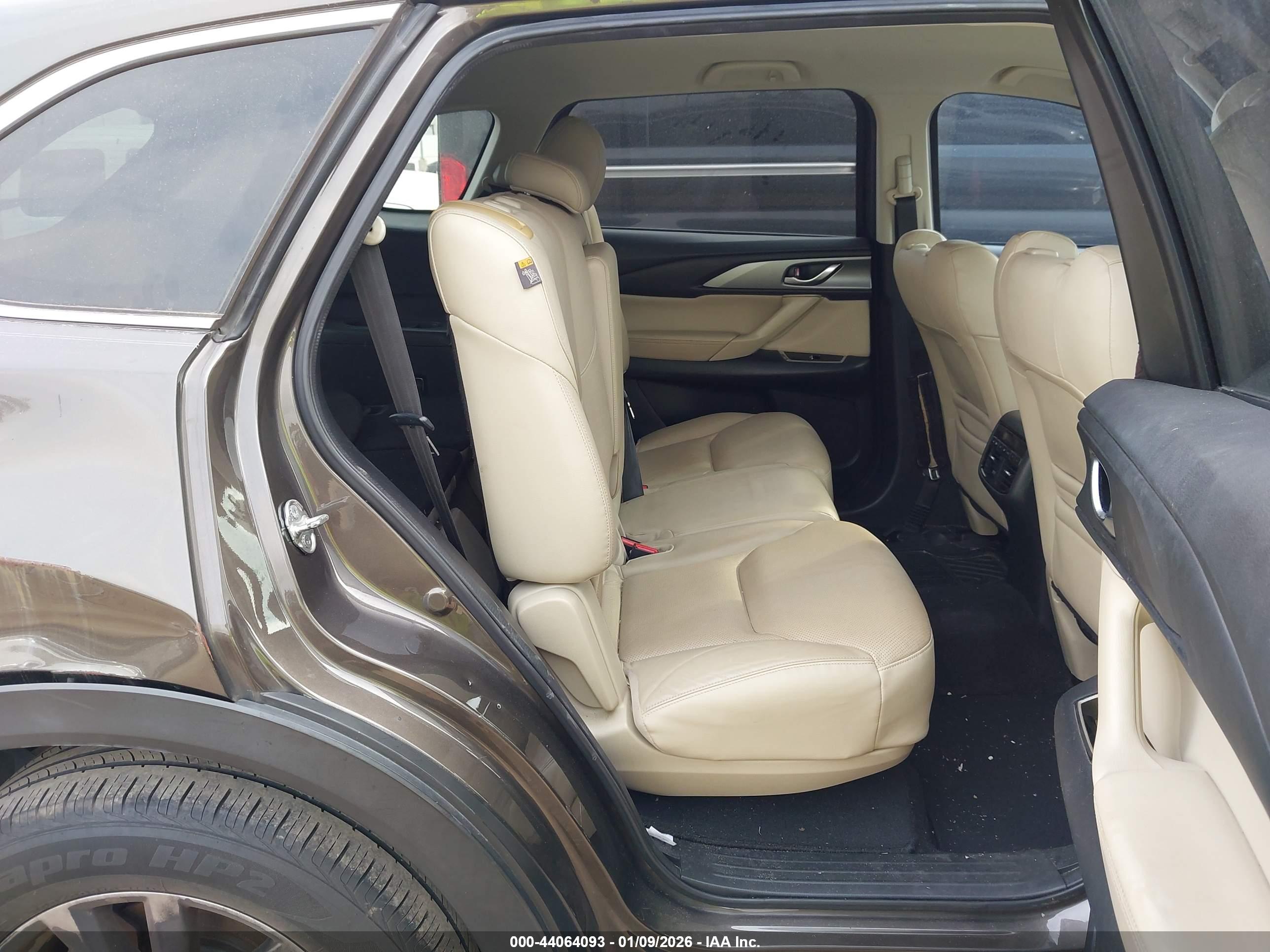 MAZDA CX-9 image 8