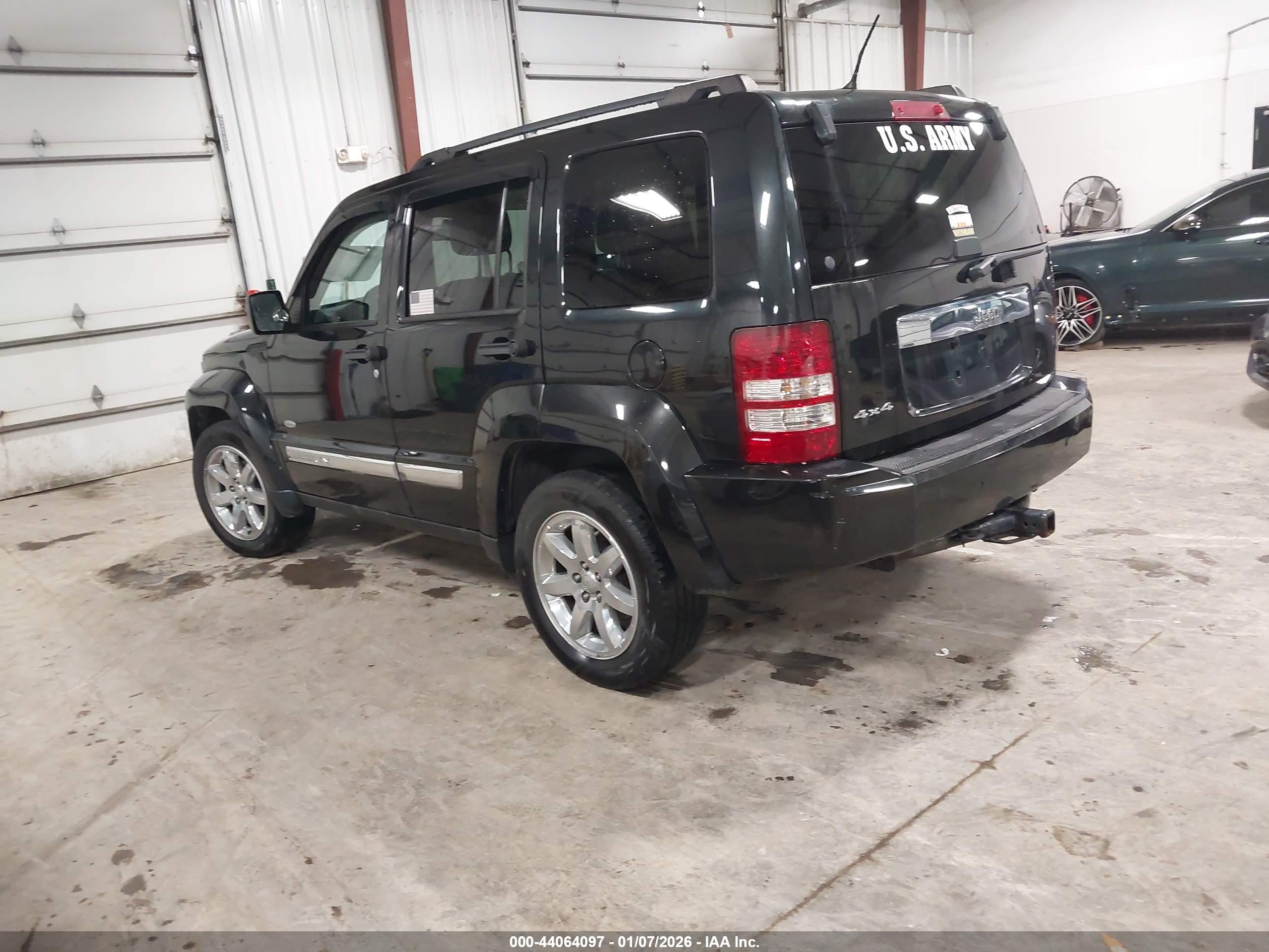JEEP LIBERTY image 3