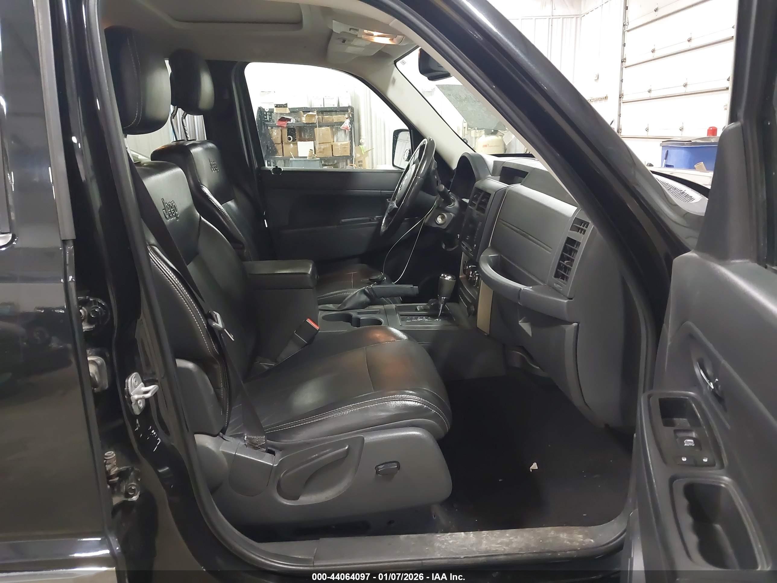 JEEP LIBERTY image 5