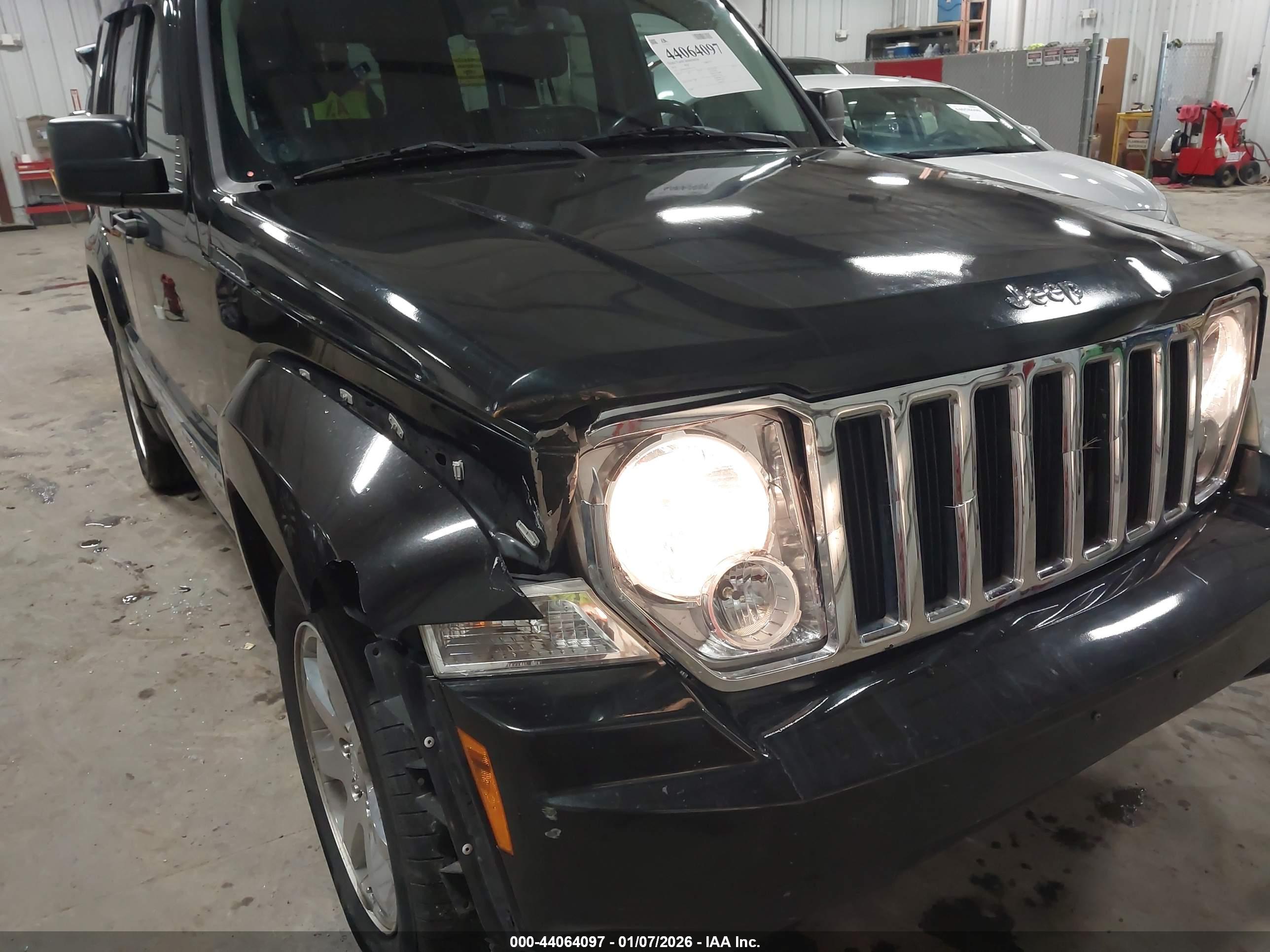 JEEP LIBERTY image 6