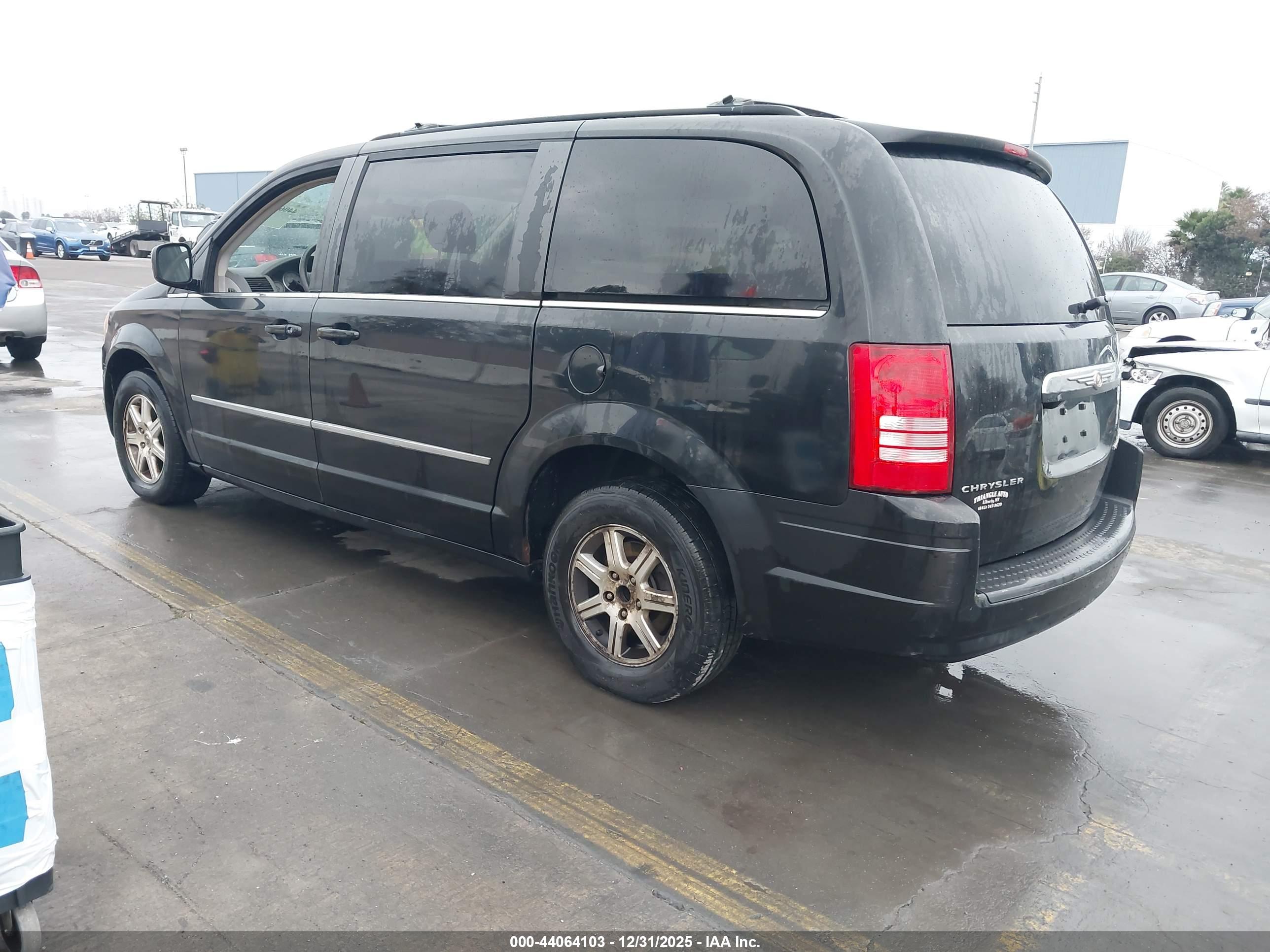 CHRYSLER TOWN image 3